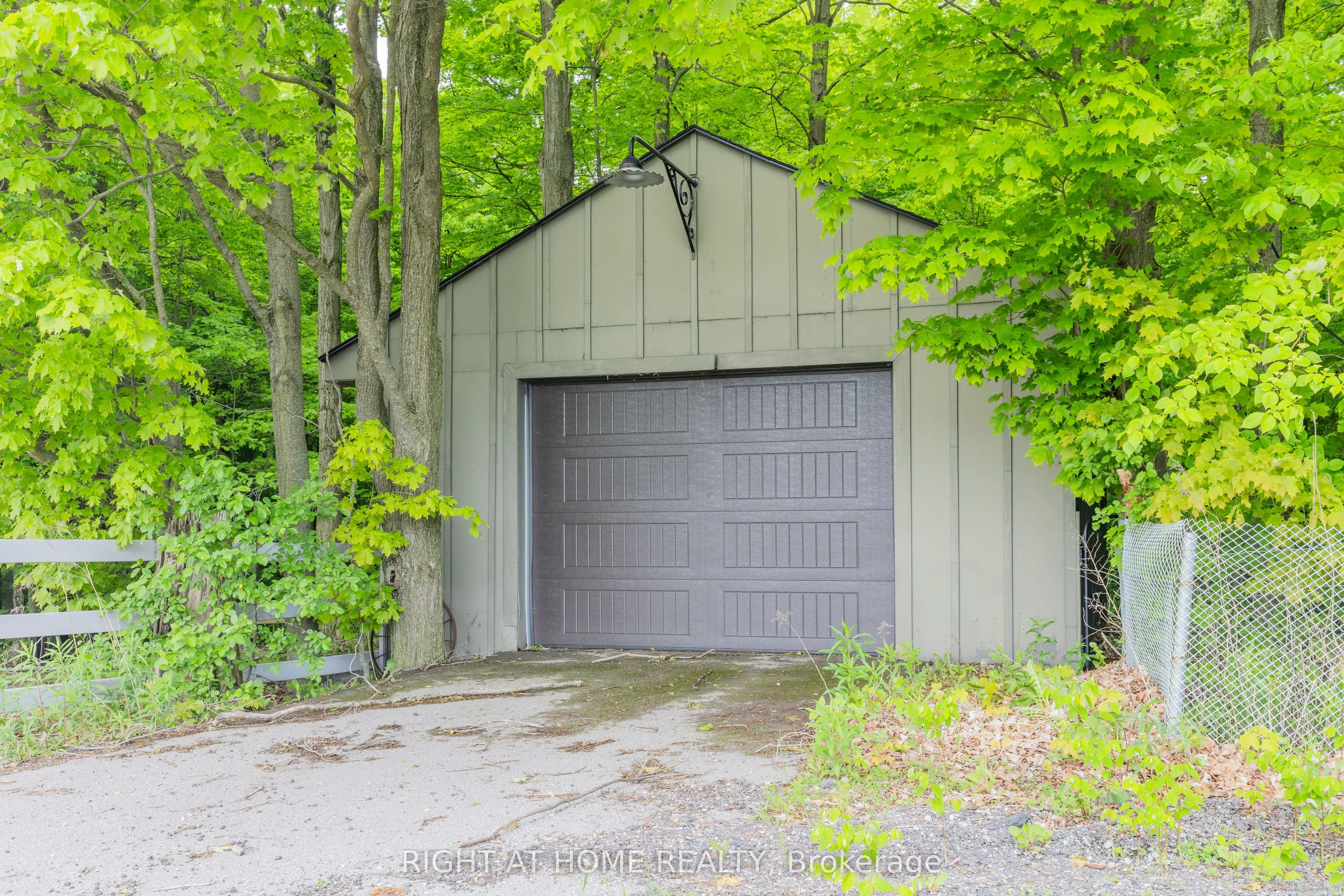 900 15th Side Road