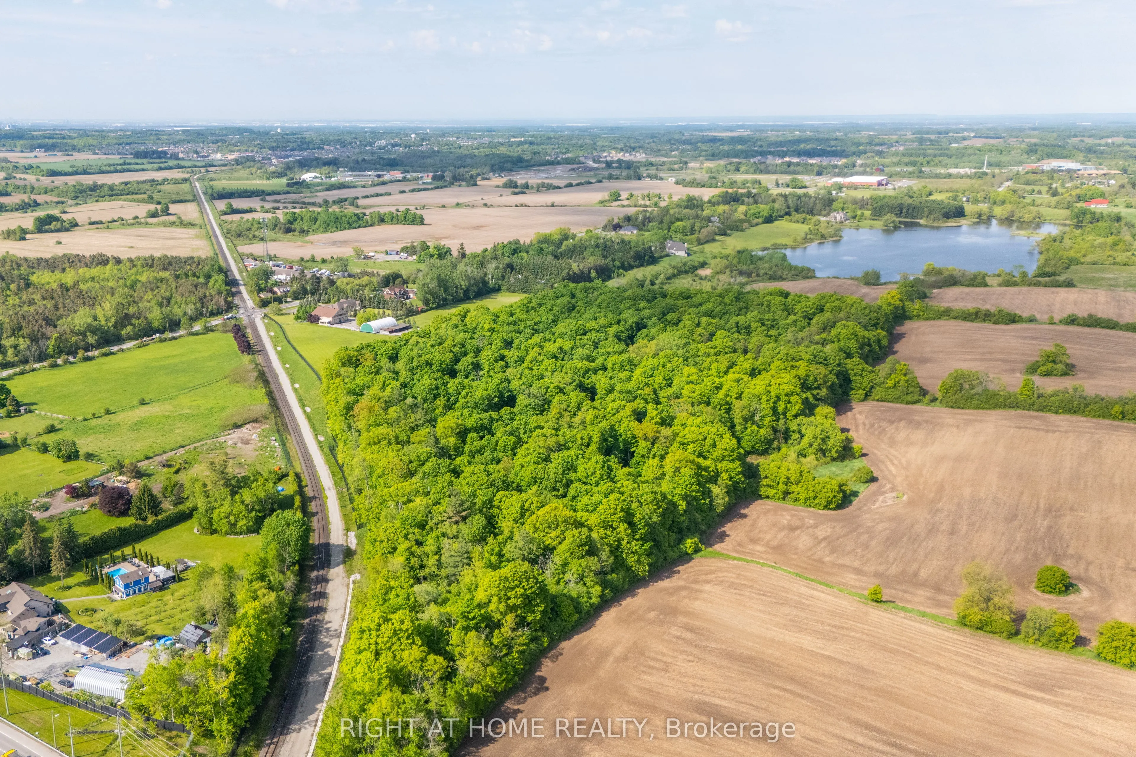 900 15th Side Road