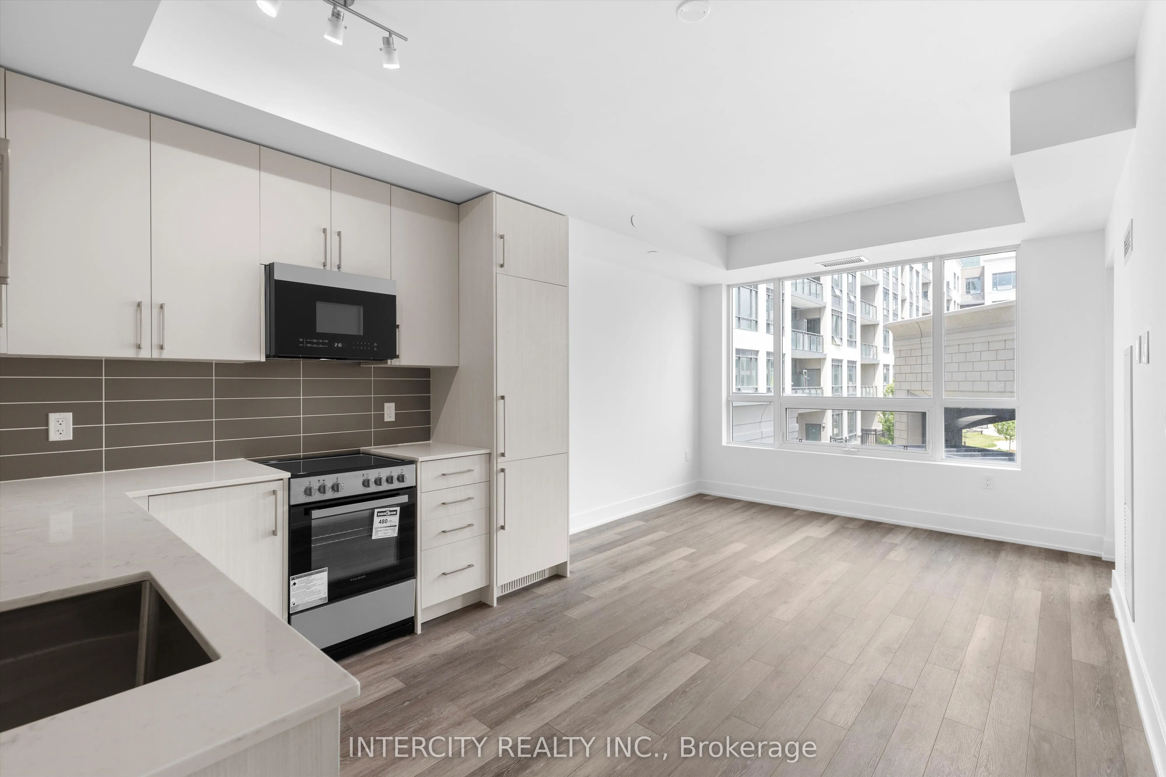 2075 King Road, #213