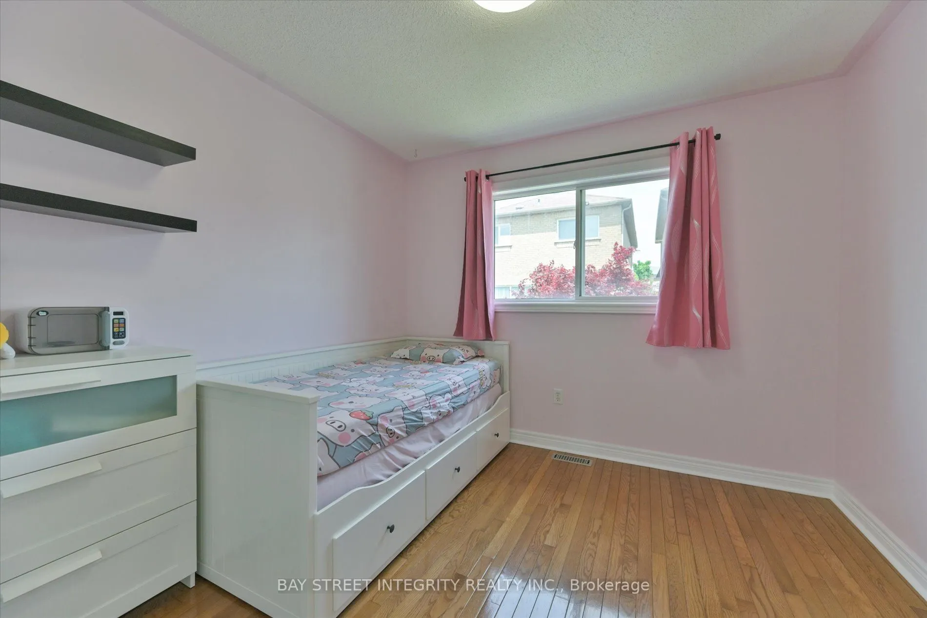 32 Sail Crescent