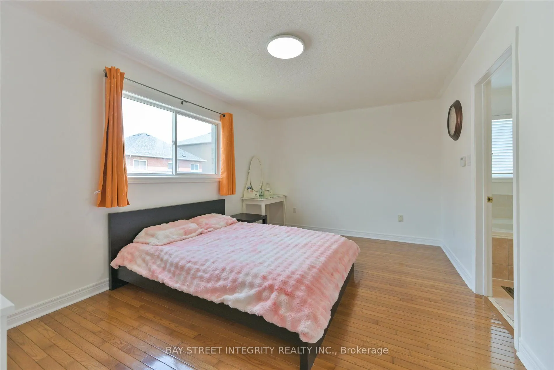 32 Sail Crescent