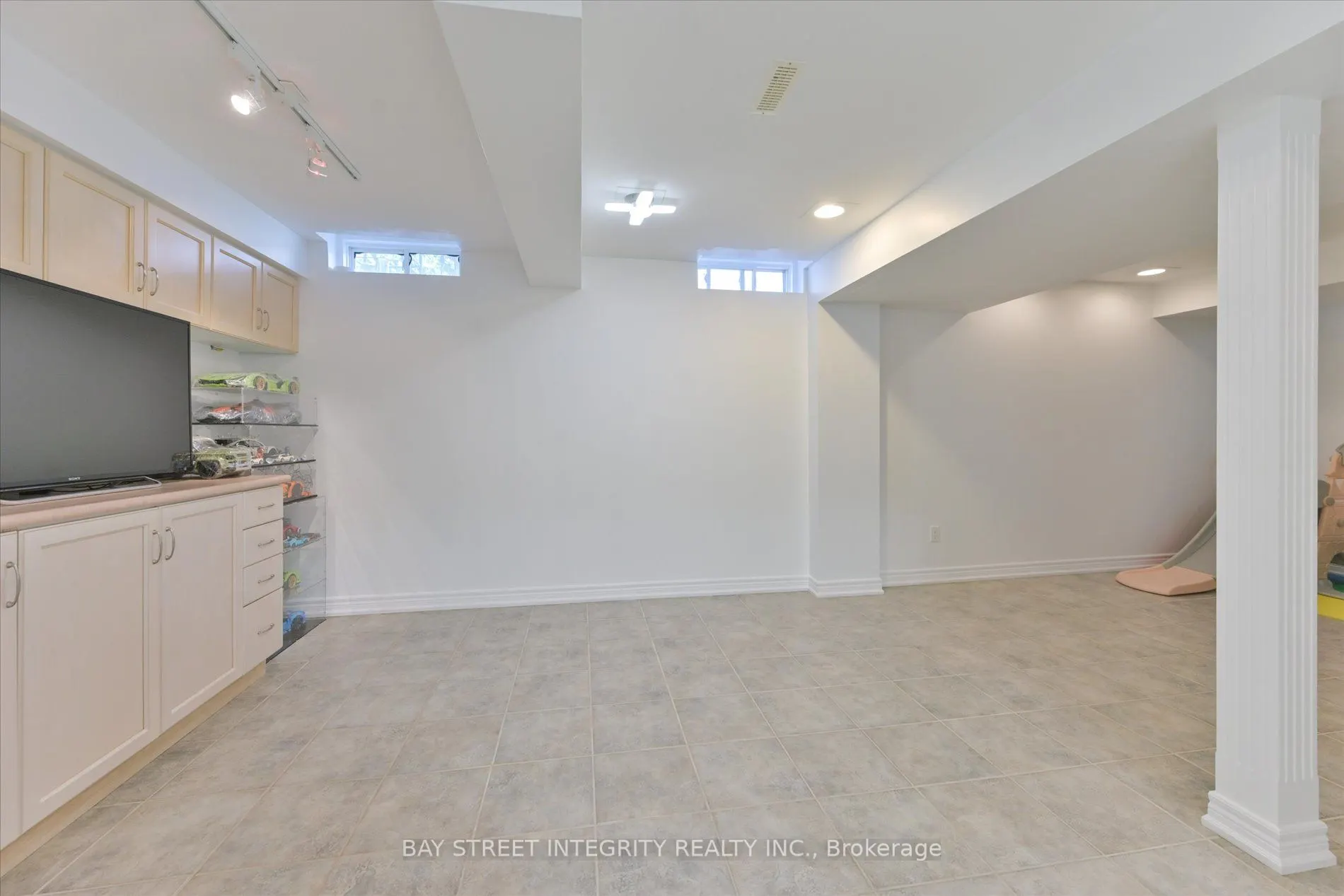 32 Sail Crescent