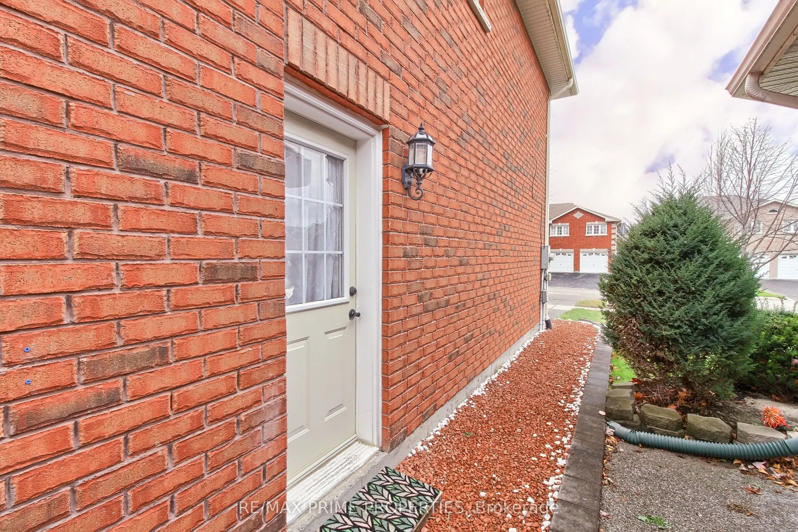11 Kerfoot Crescent