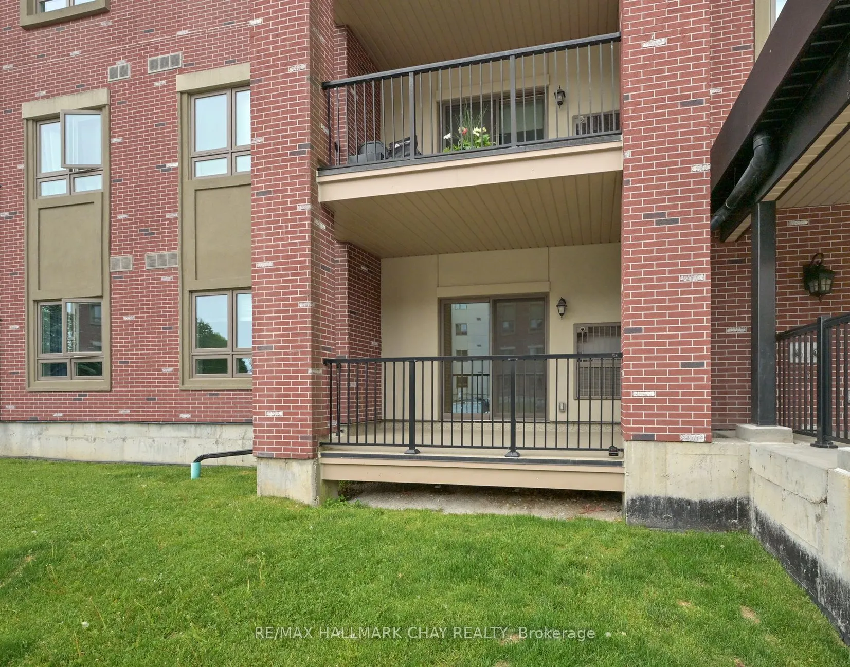 157 Wellington Street E, #109