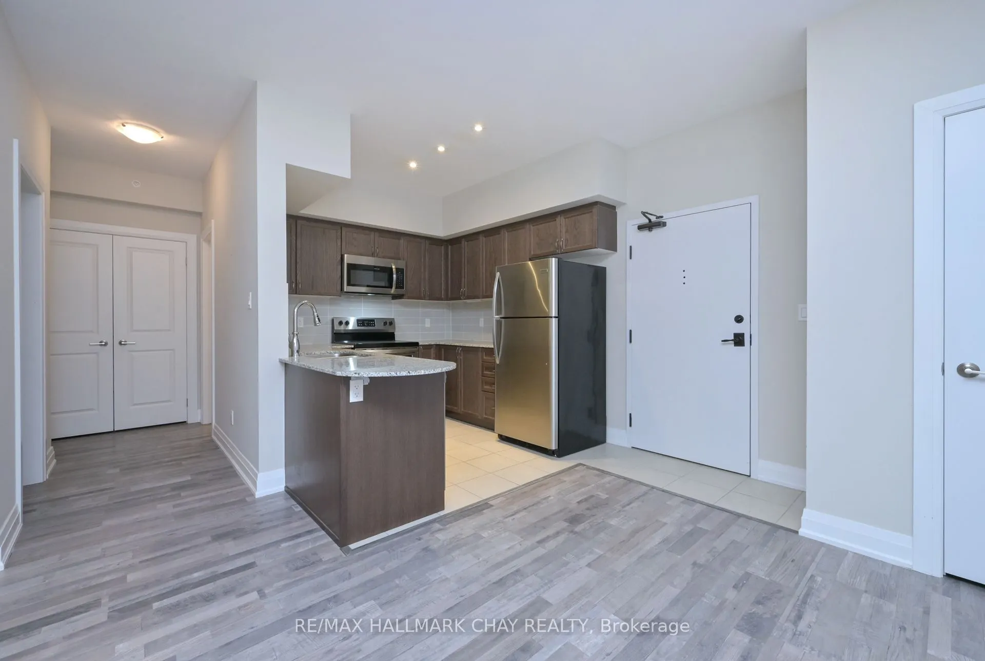 157 Wellington Street E, #109