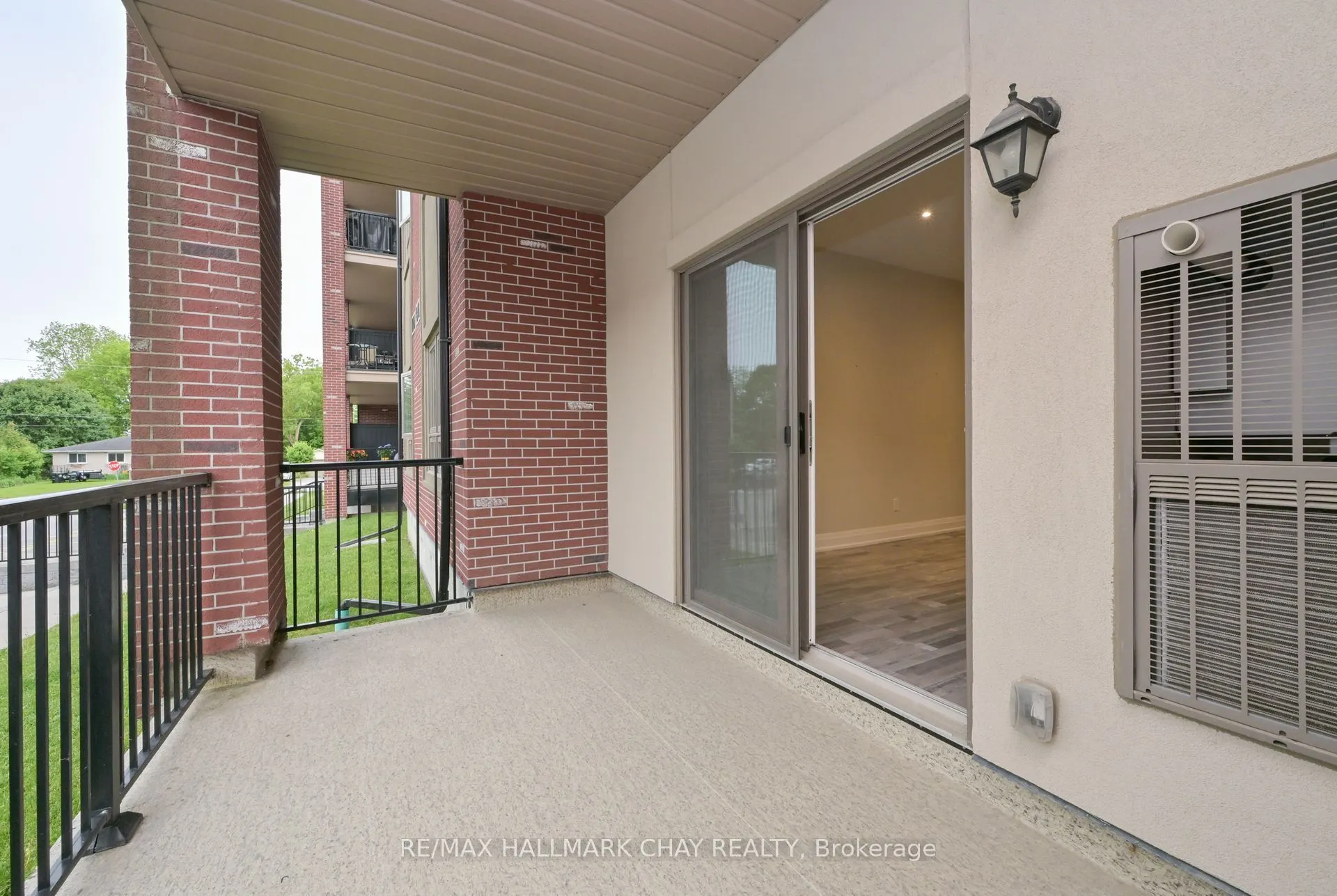 157 Wellington Street E, #109
