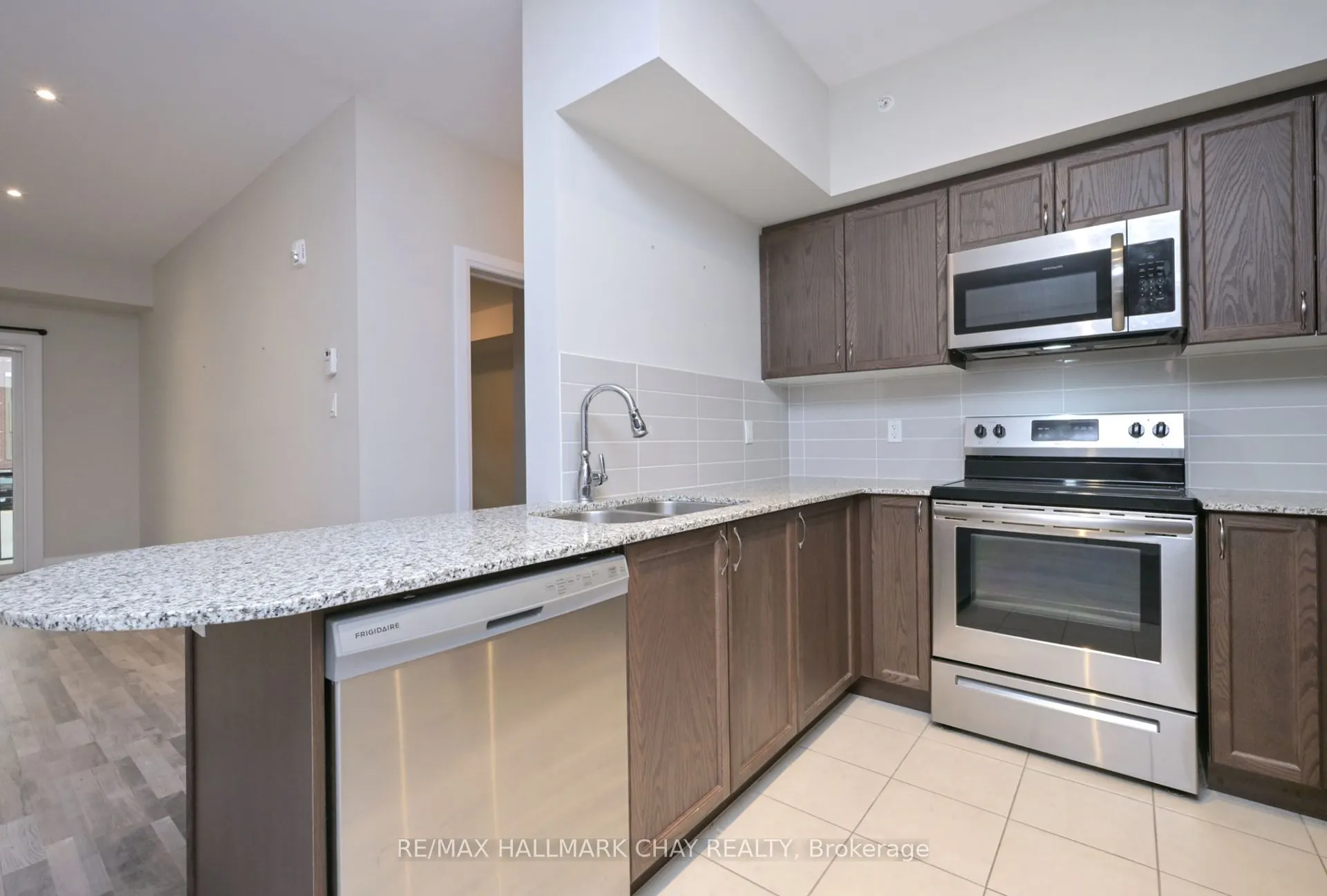 157 Wellington Street E, #109