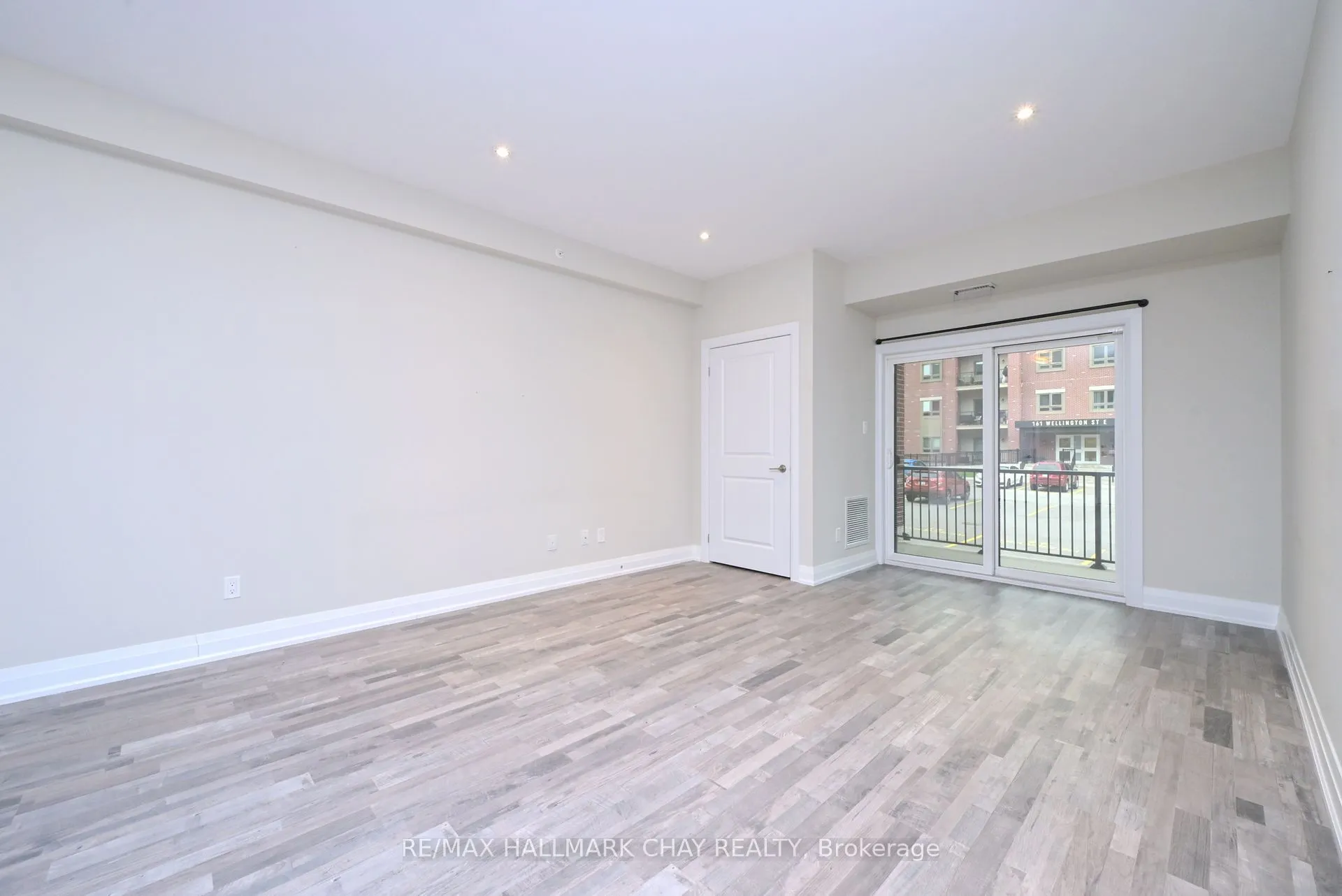 157 Wellington Street E, #109