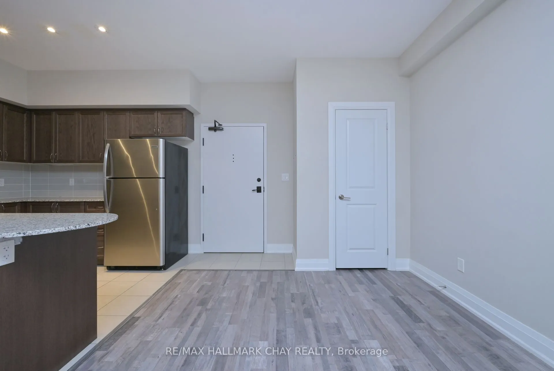 157 Wellington Street E, #109