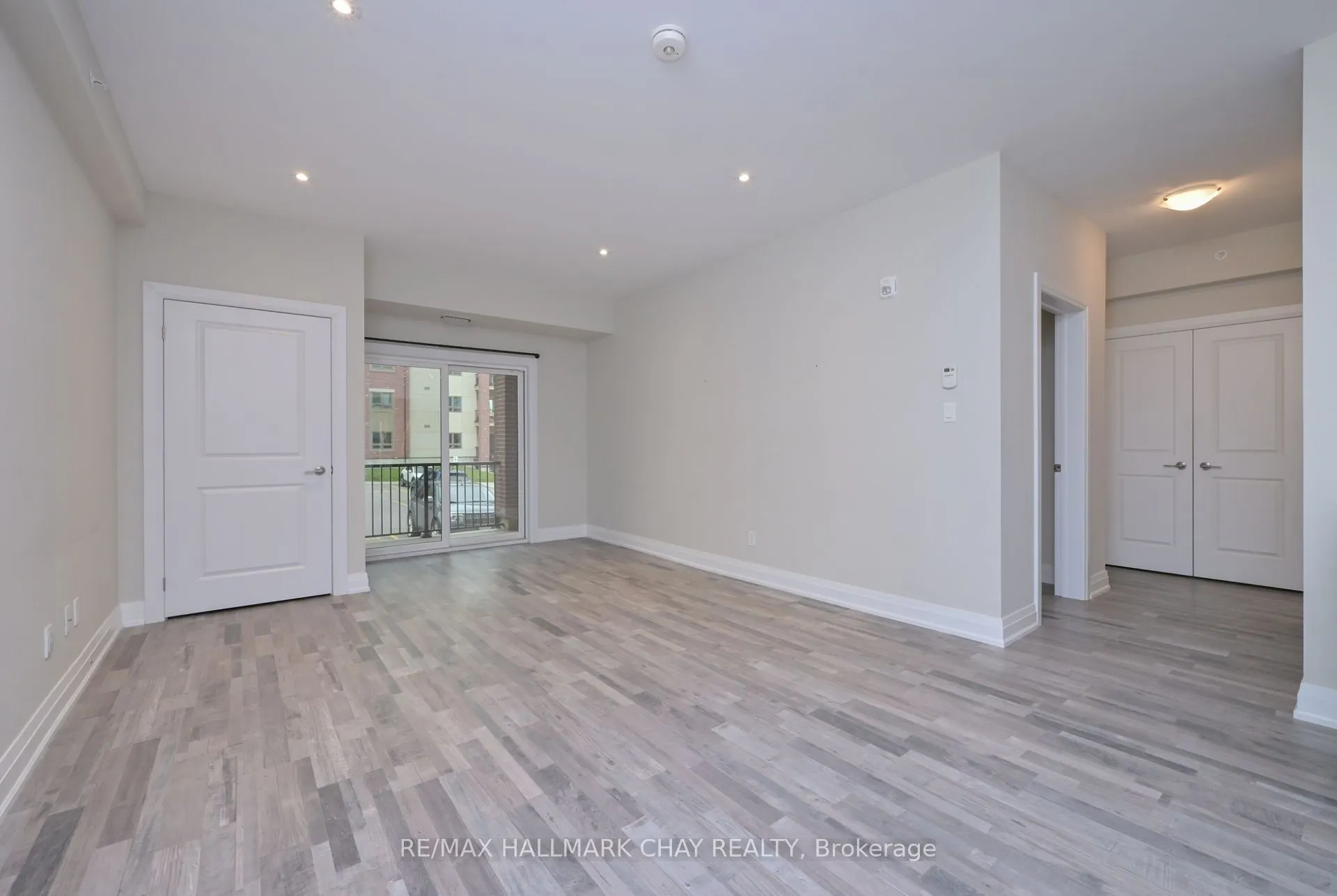 157 Wellington Street E, #109