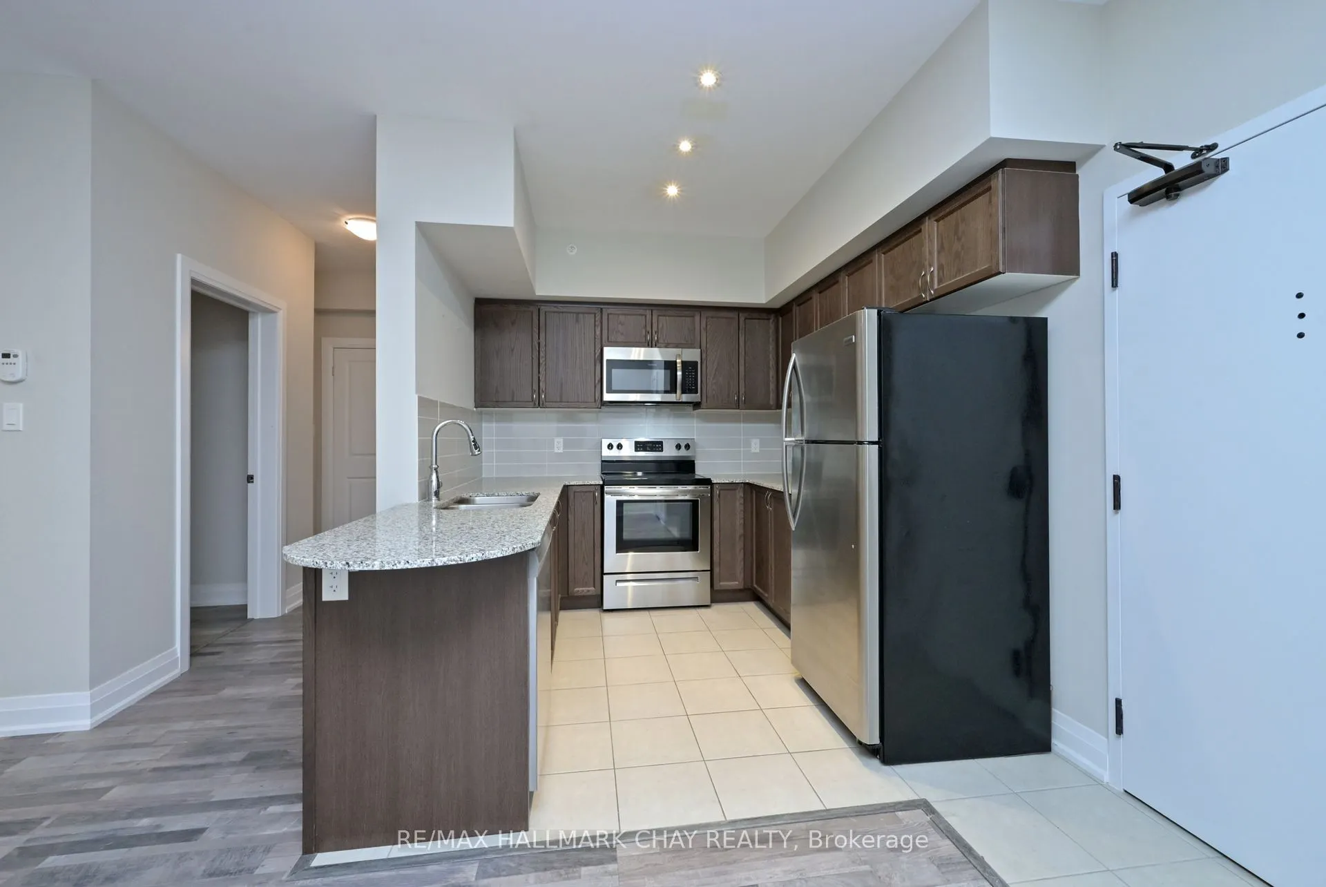 157 Wellington Street E, #109