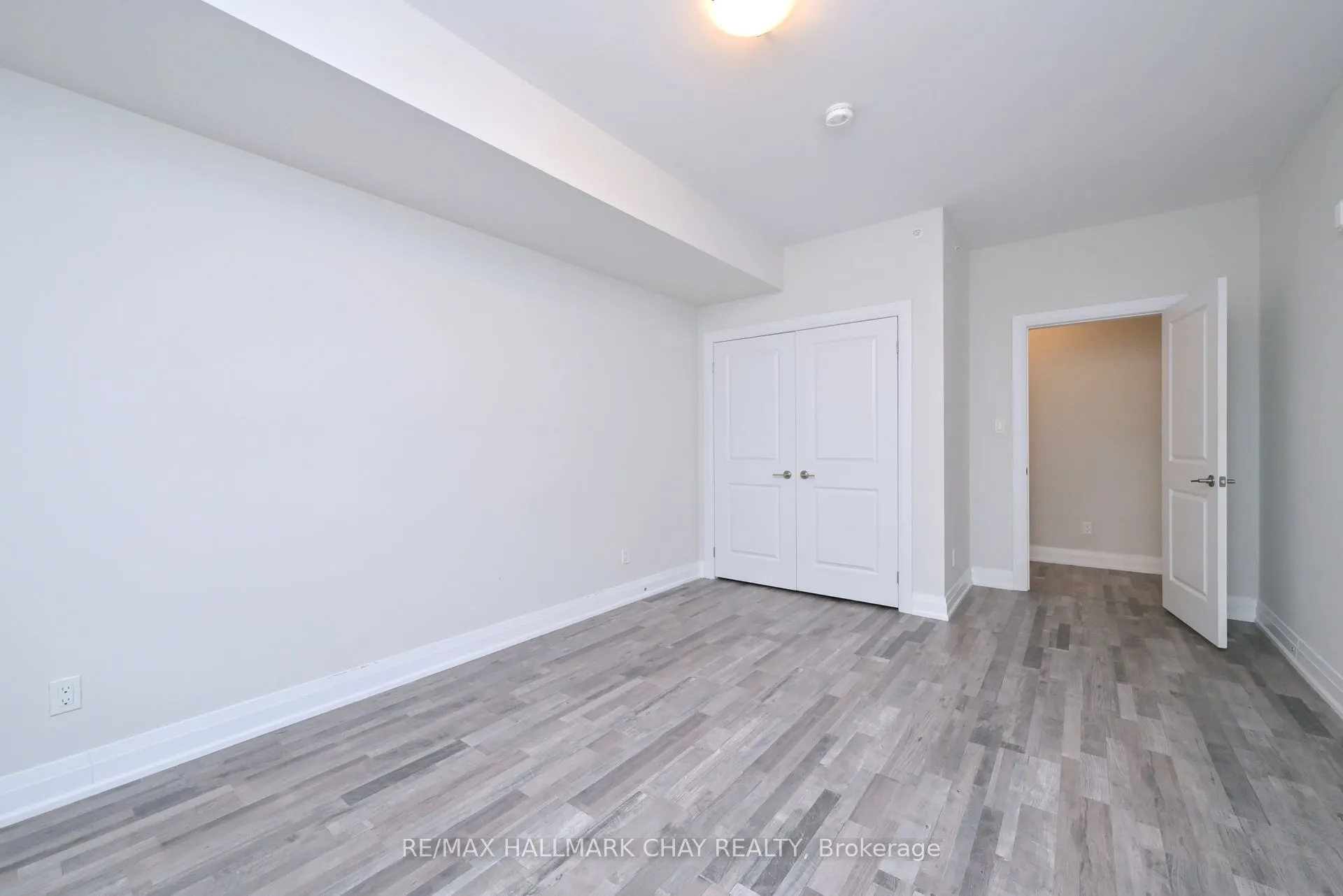 157 Wellington Street E, #109