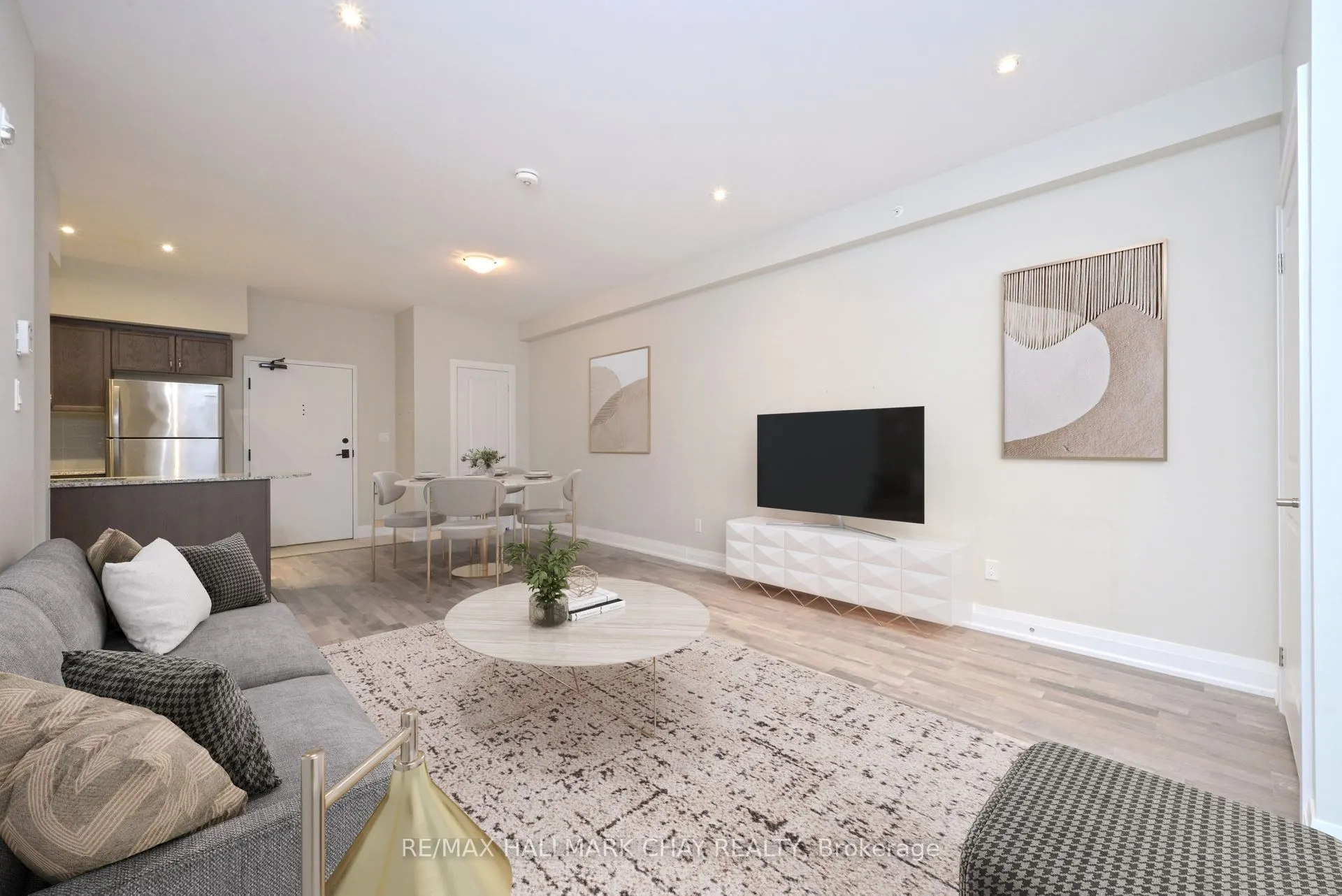 157 Wellington Street E, #109