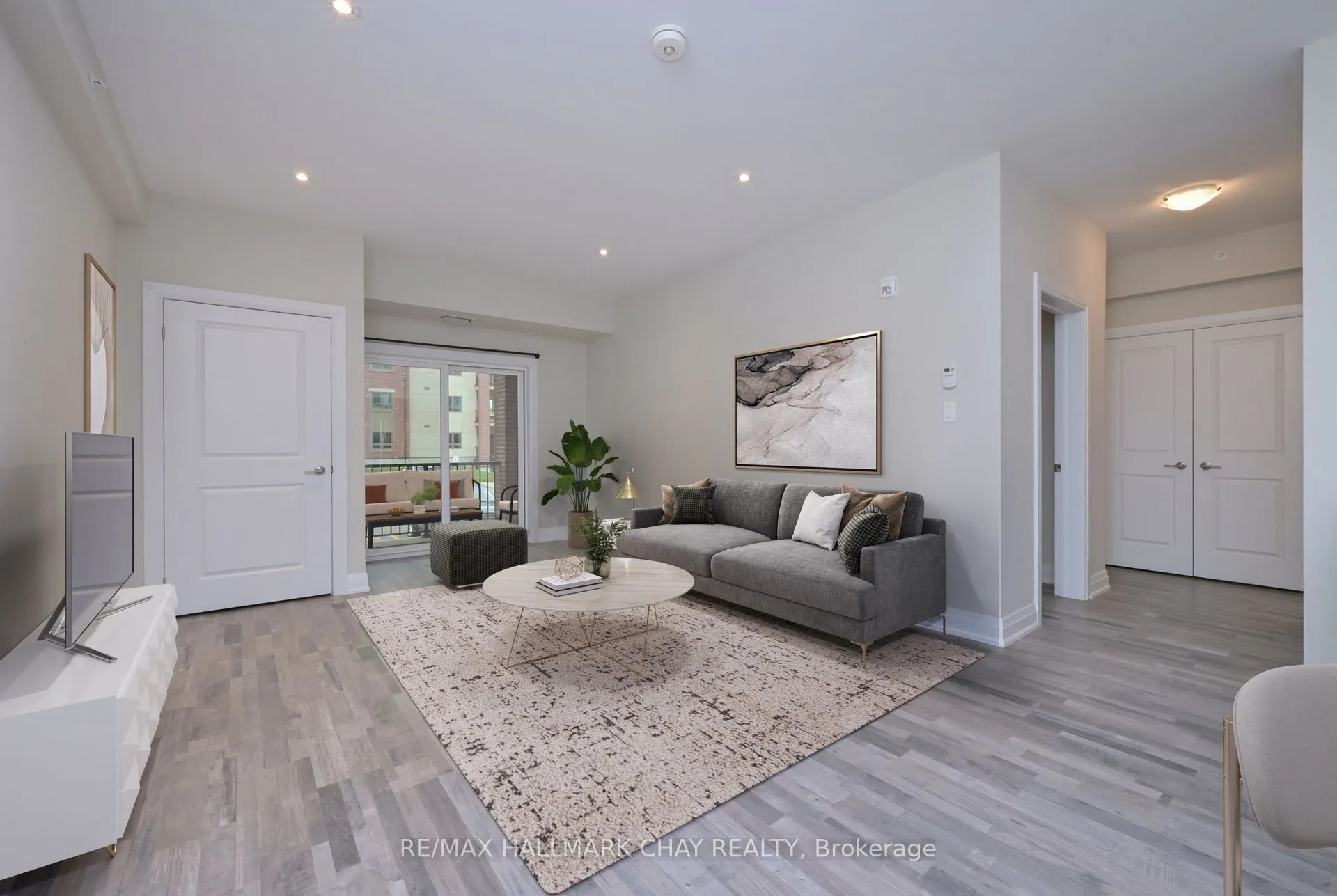 157 Wellington Street E, #109