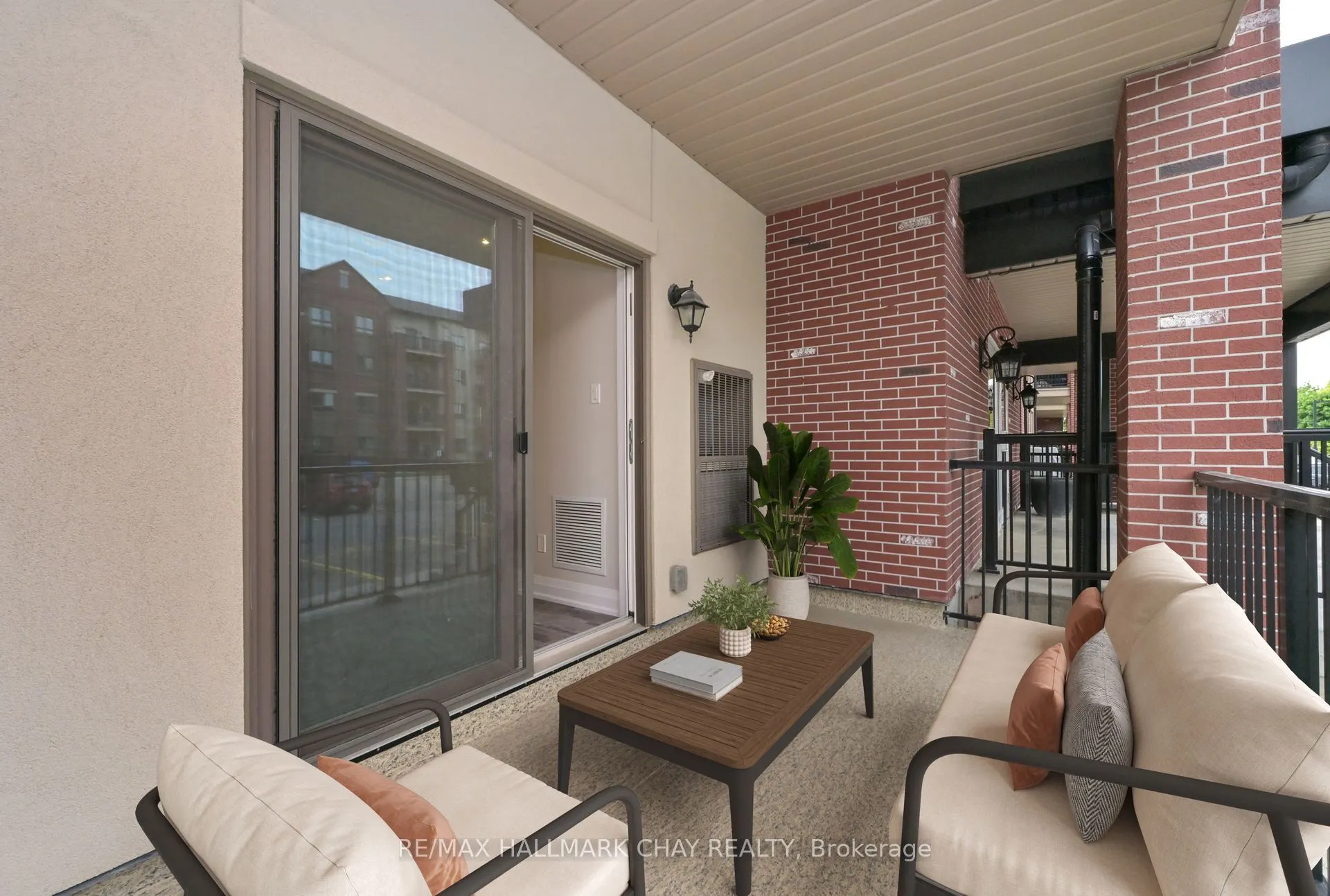 157 Wellington Street E, #109