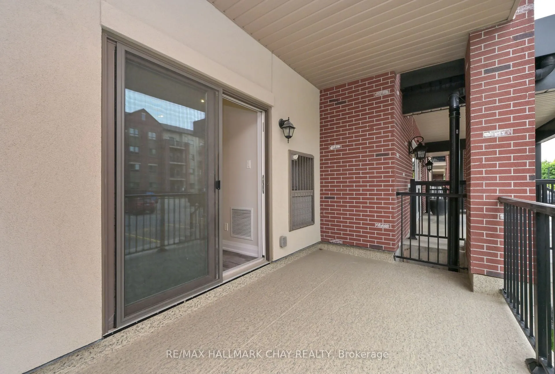 157 Wellington Street E, #109