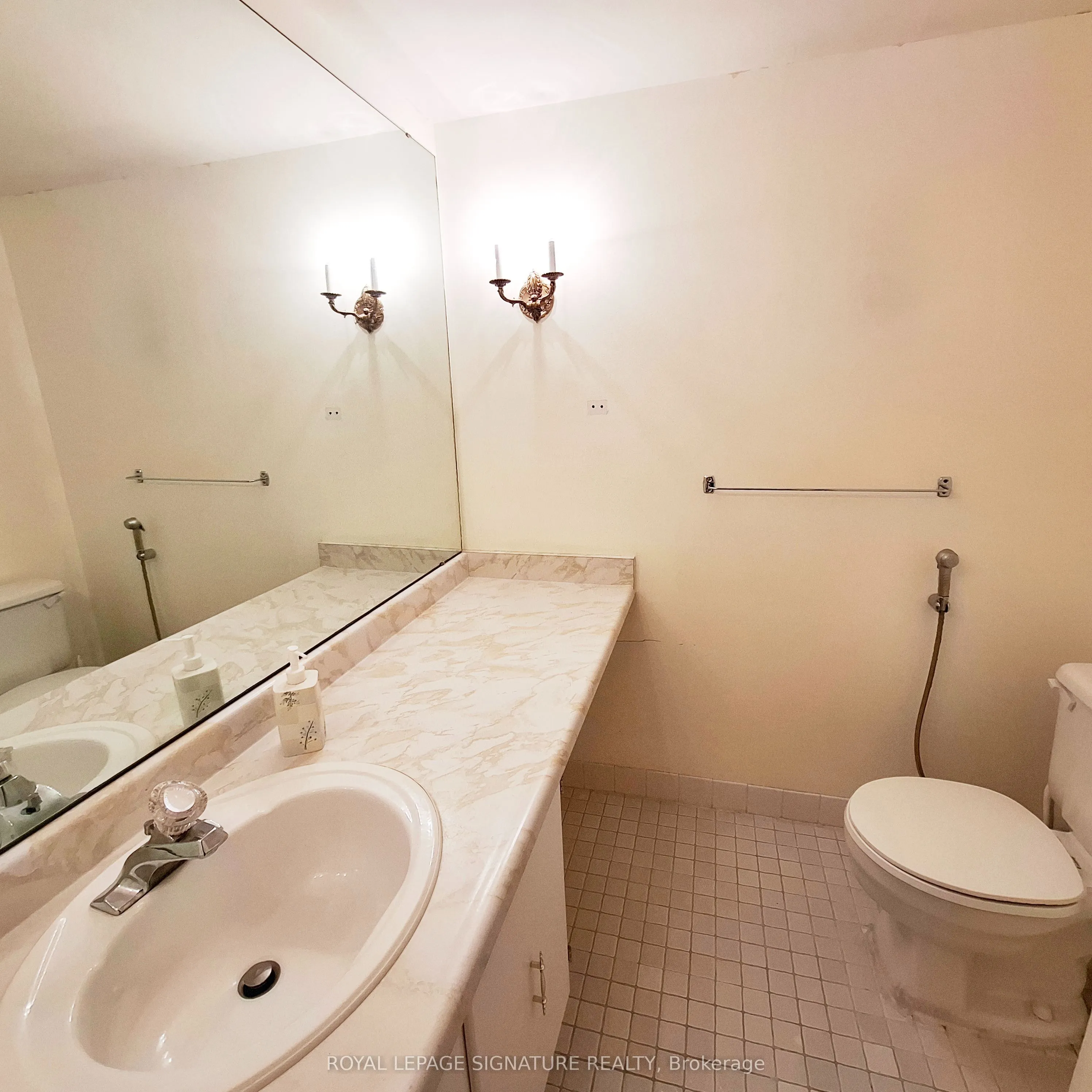 60 INVERLOCHY Boulevard, #1210