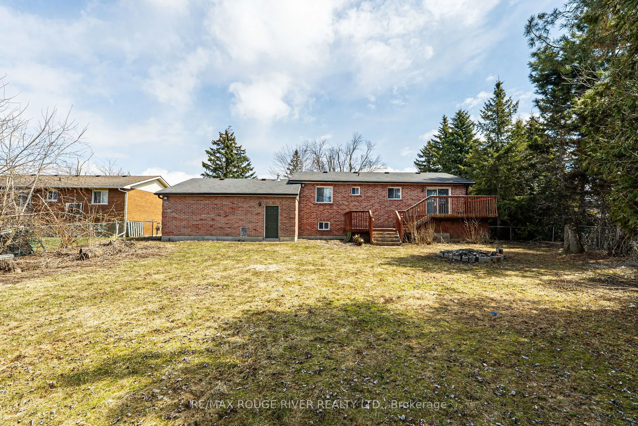 495 Lakeland Crescent