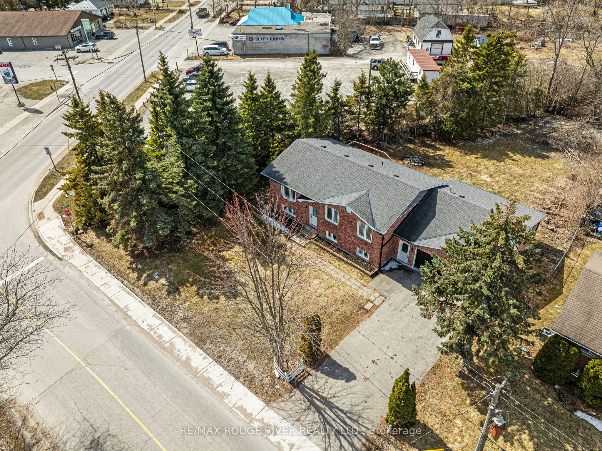 495 Lakeland Crescent