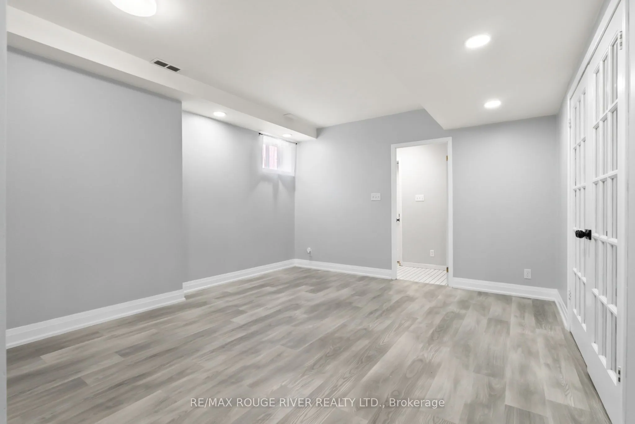 495 Lakeland Crescent