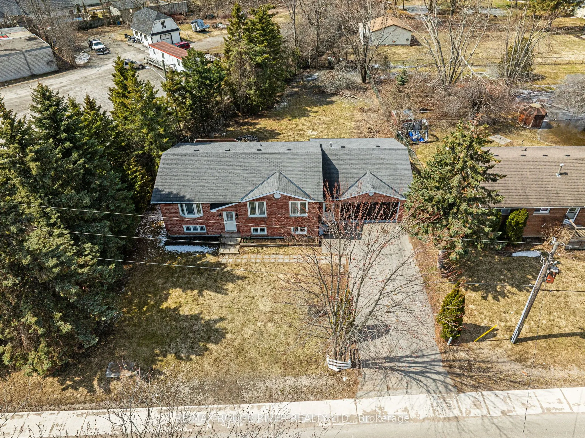 495 Lakeland Crescent
