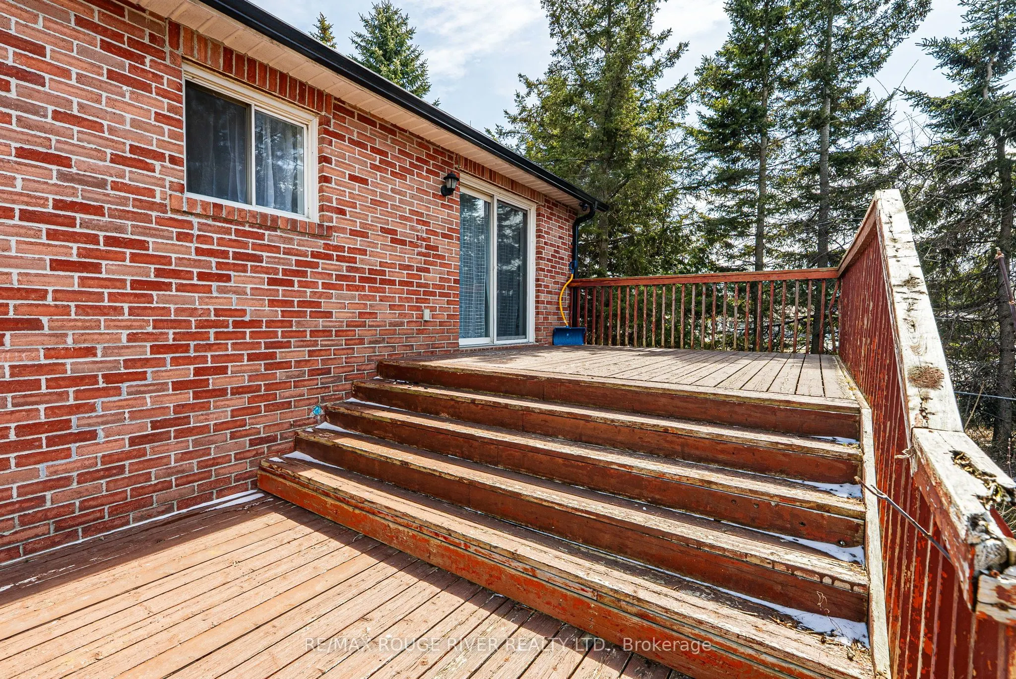 495 Lakeland Crescent