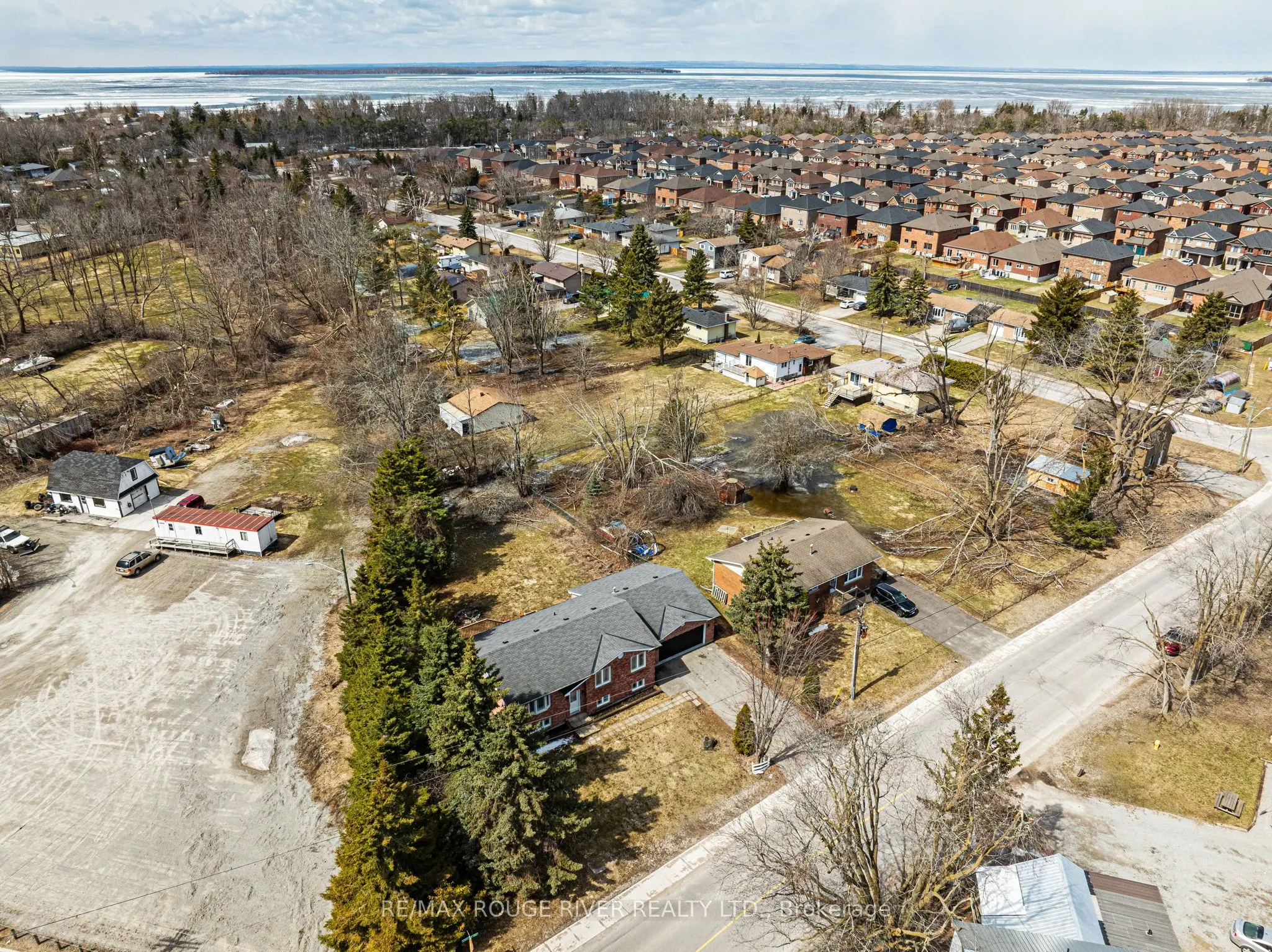 495 Lakeland Crescent