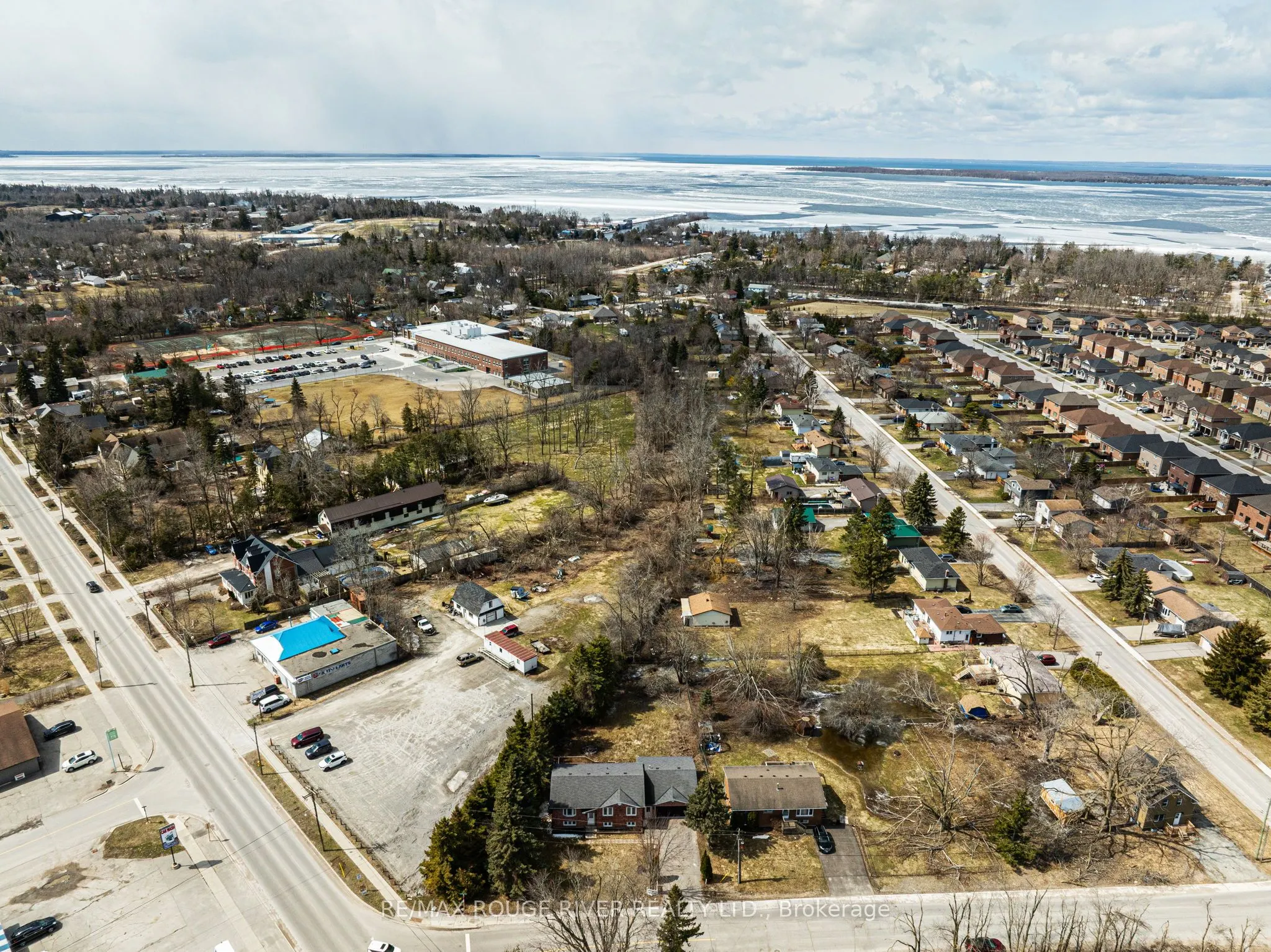 495 Lakeland Crescent