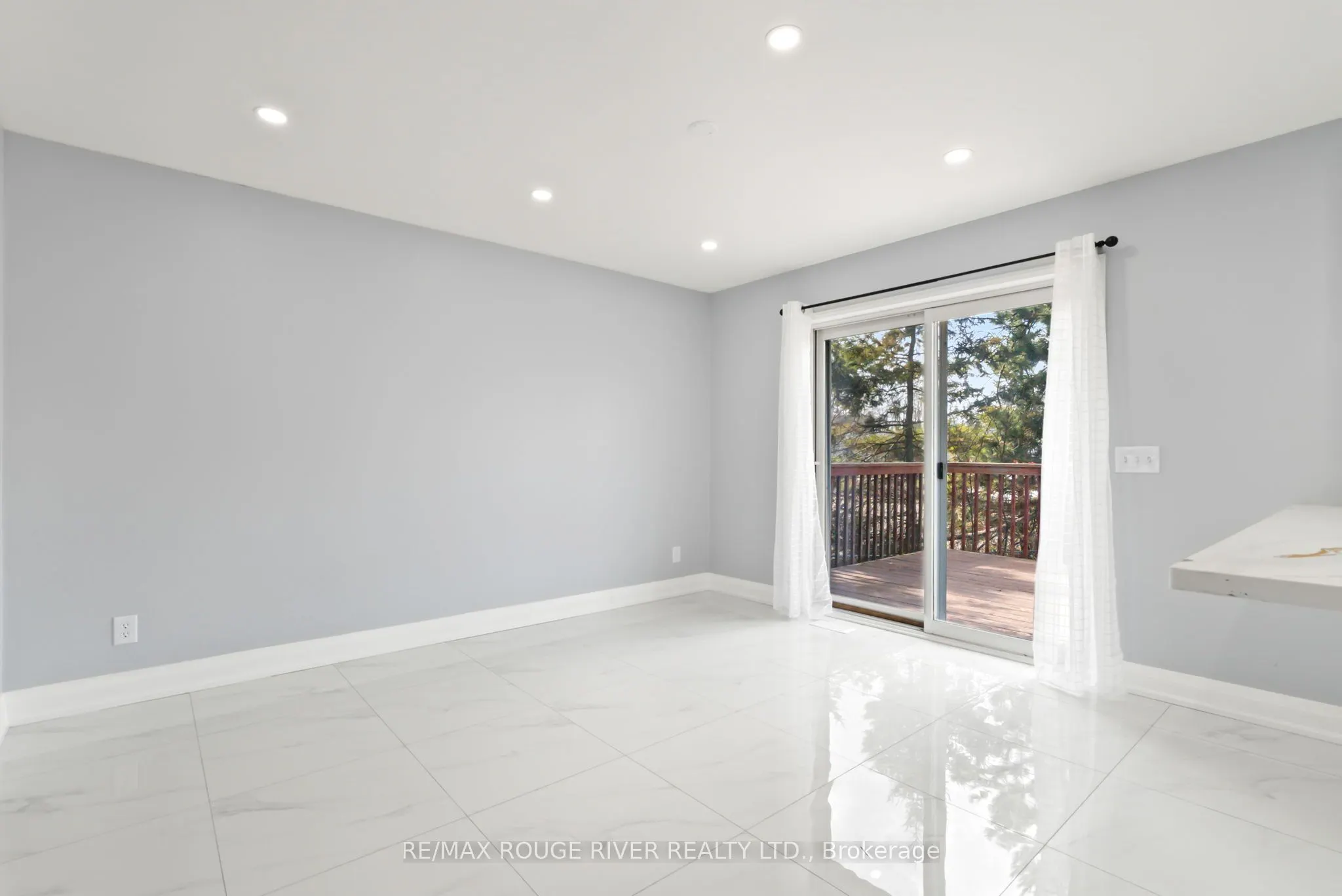 495 Lakeland Crescent