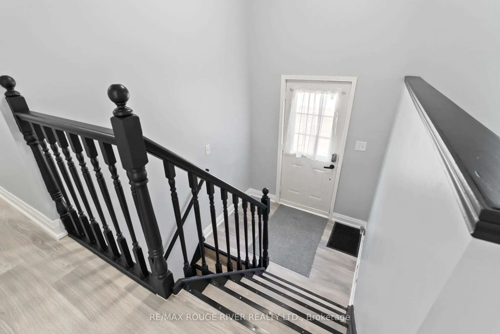 495 Lakeland Crescent