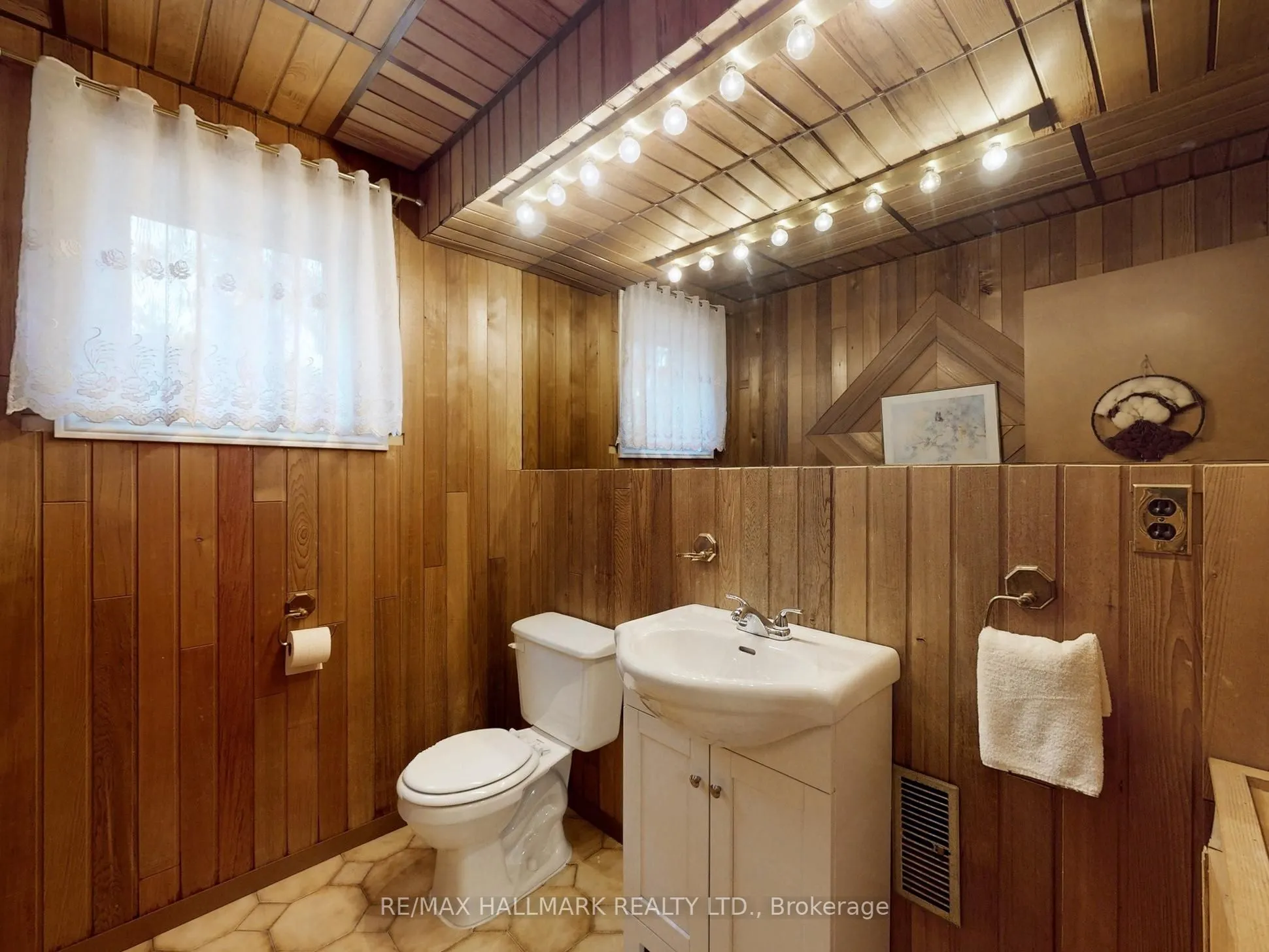 5193 Aurora Road