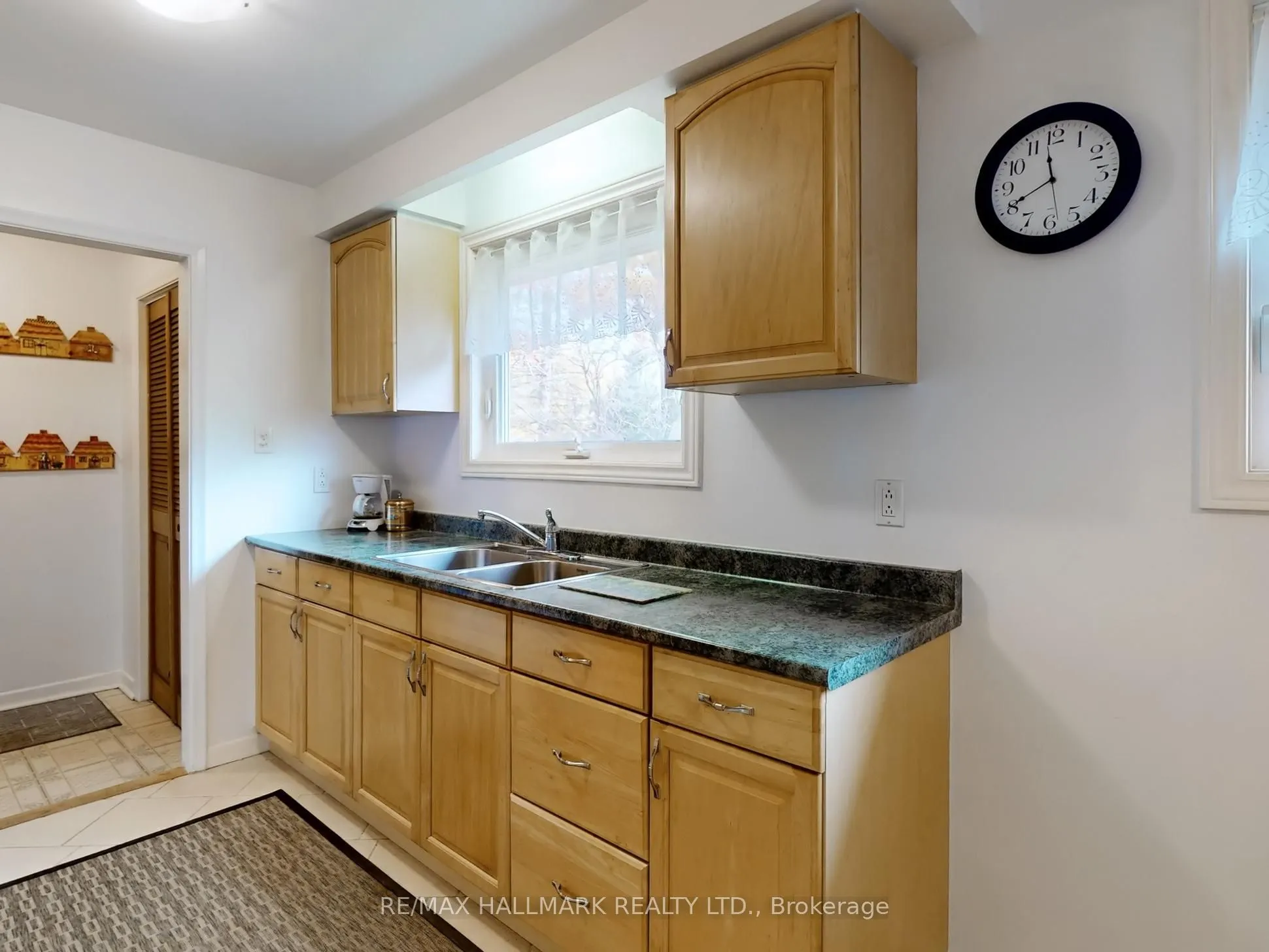 5193 Aurora Road