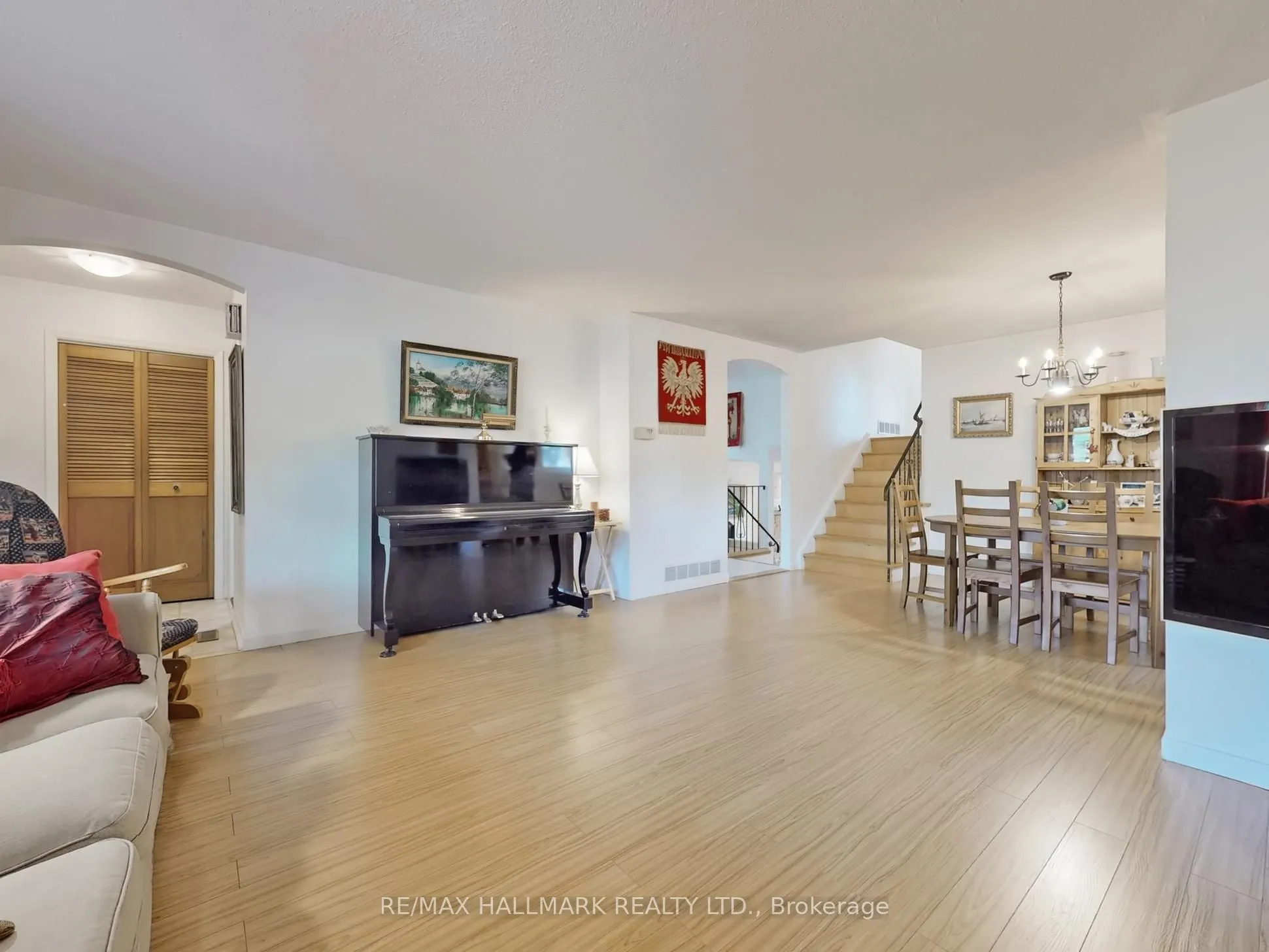 5193 Aurora Road