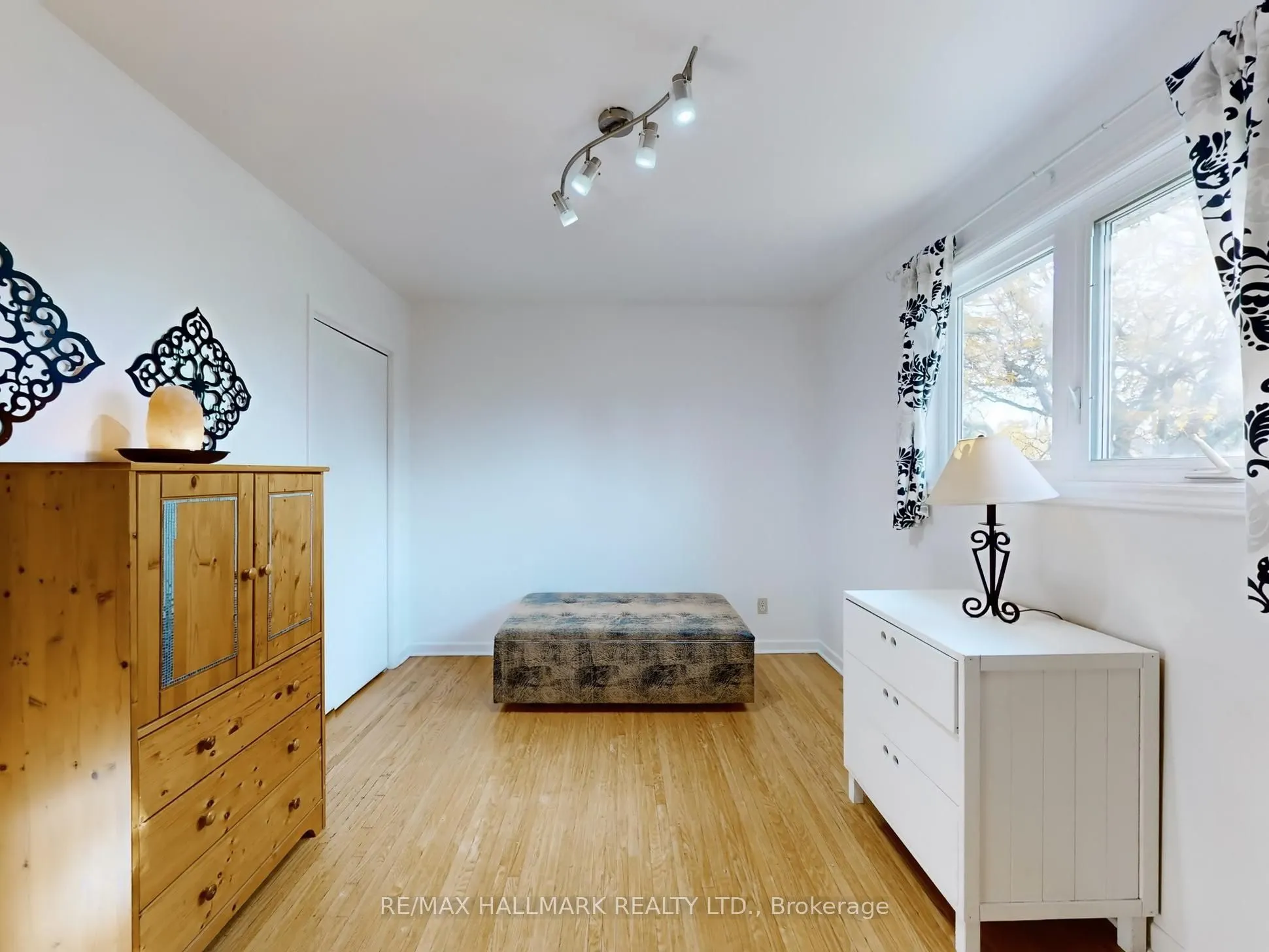 5193 Aurora Road