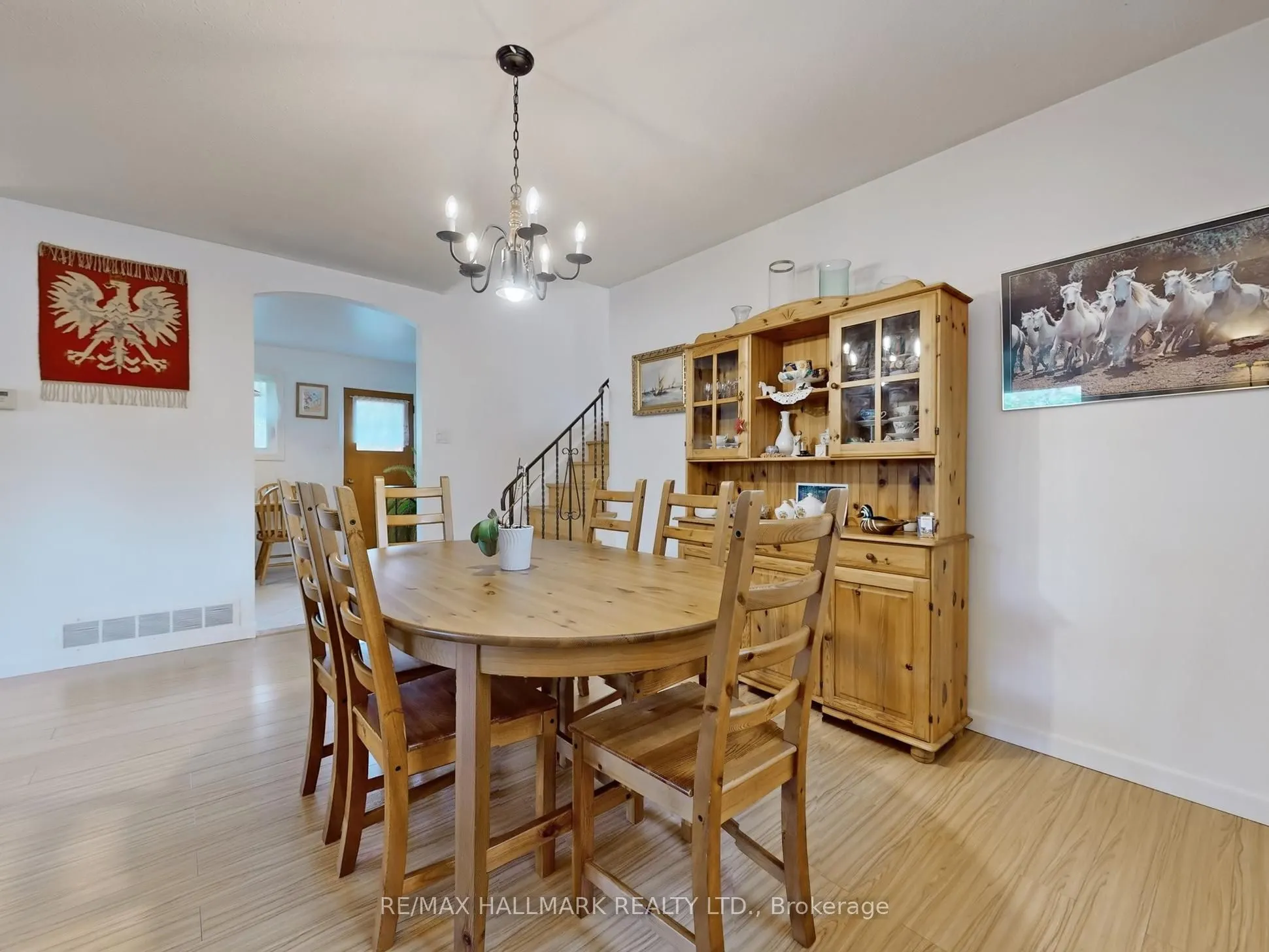 5193 Aurora Road
