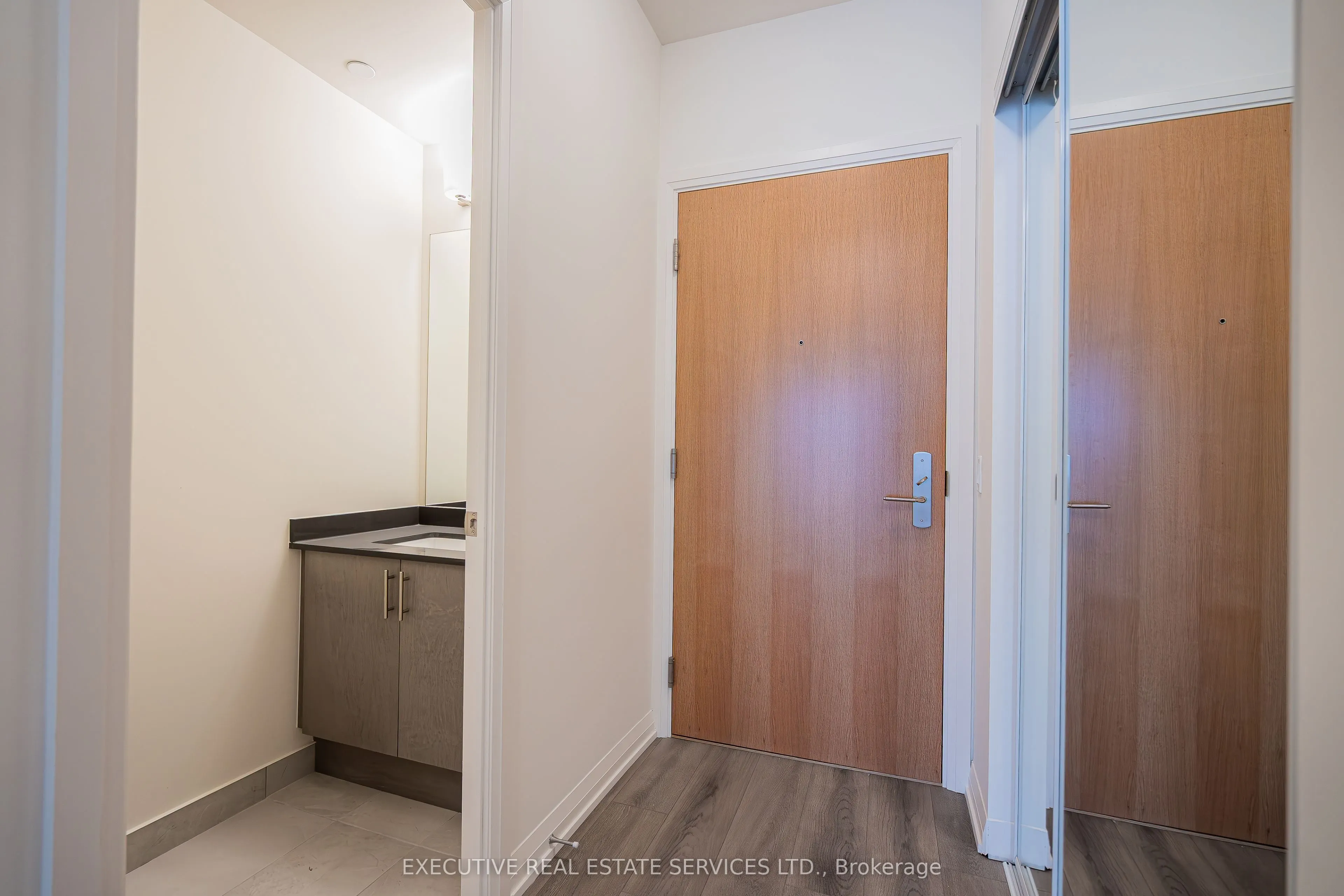 8960 Jane Street, #1112