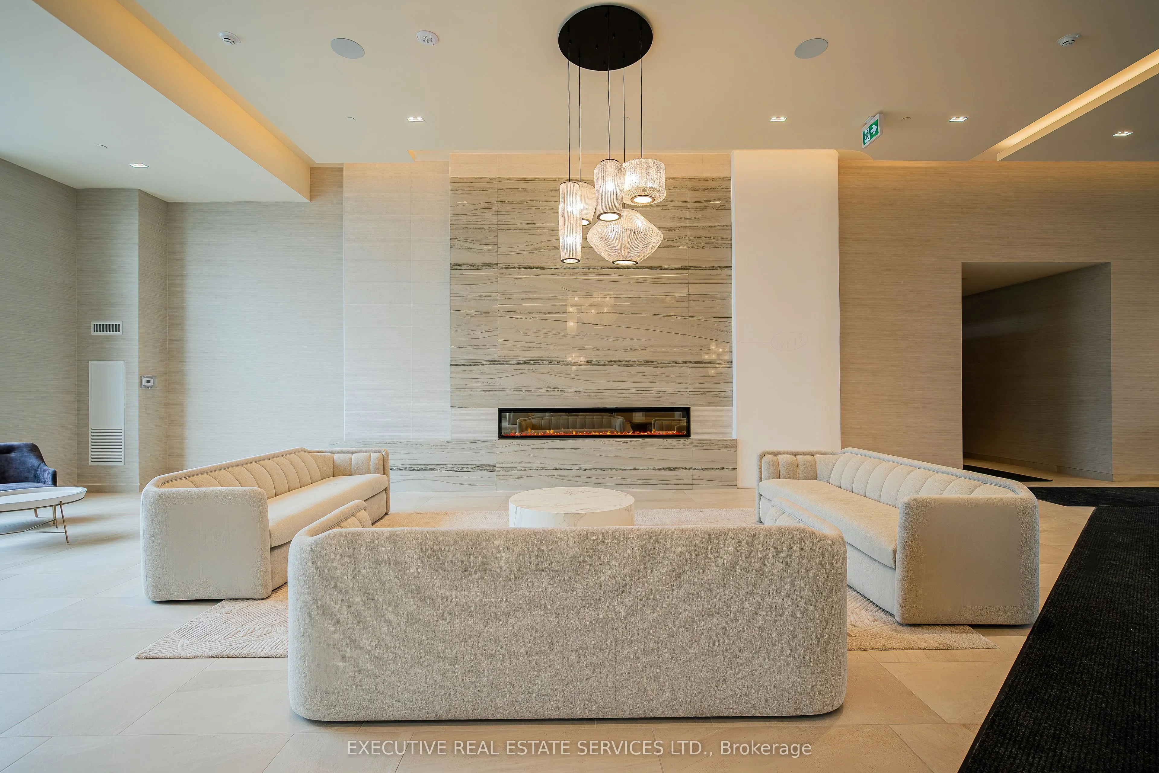 8960 Jane Street, #1112