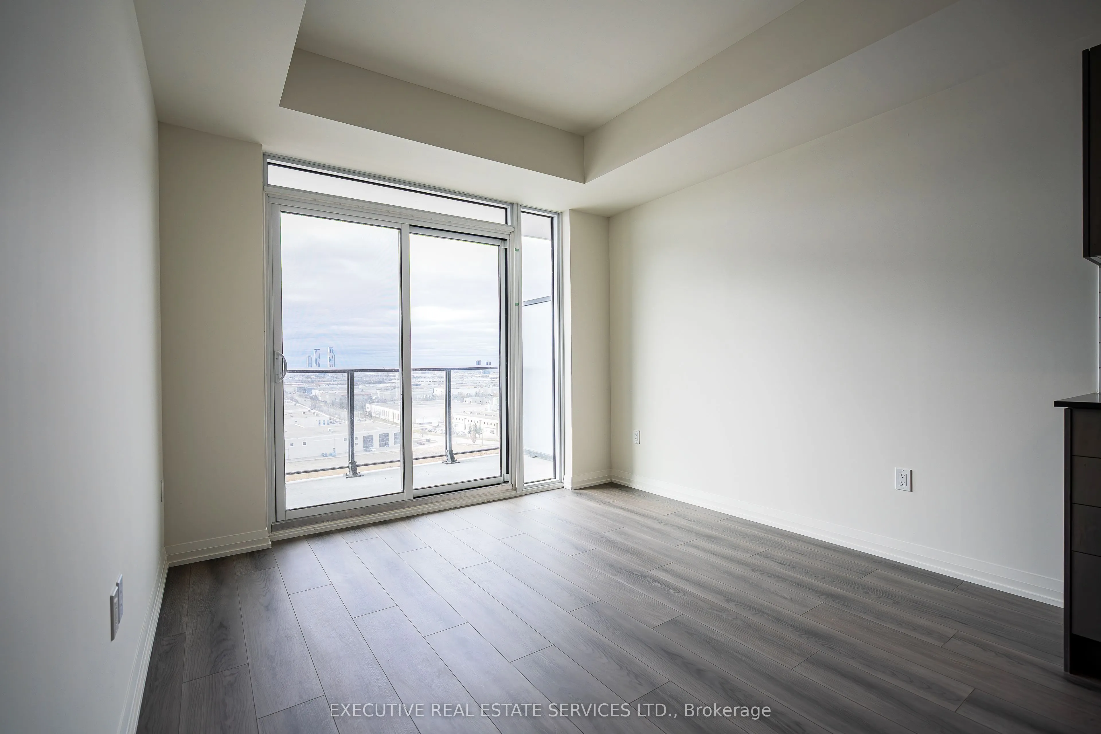 8960 Jane Street, #1112