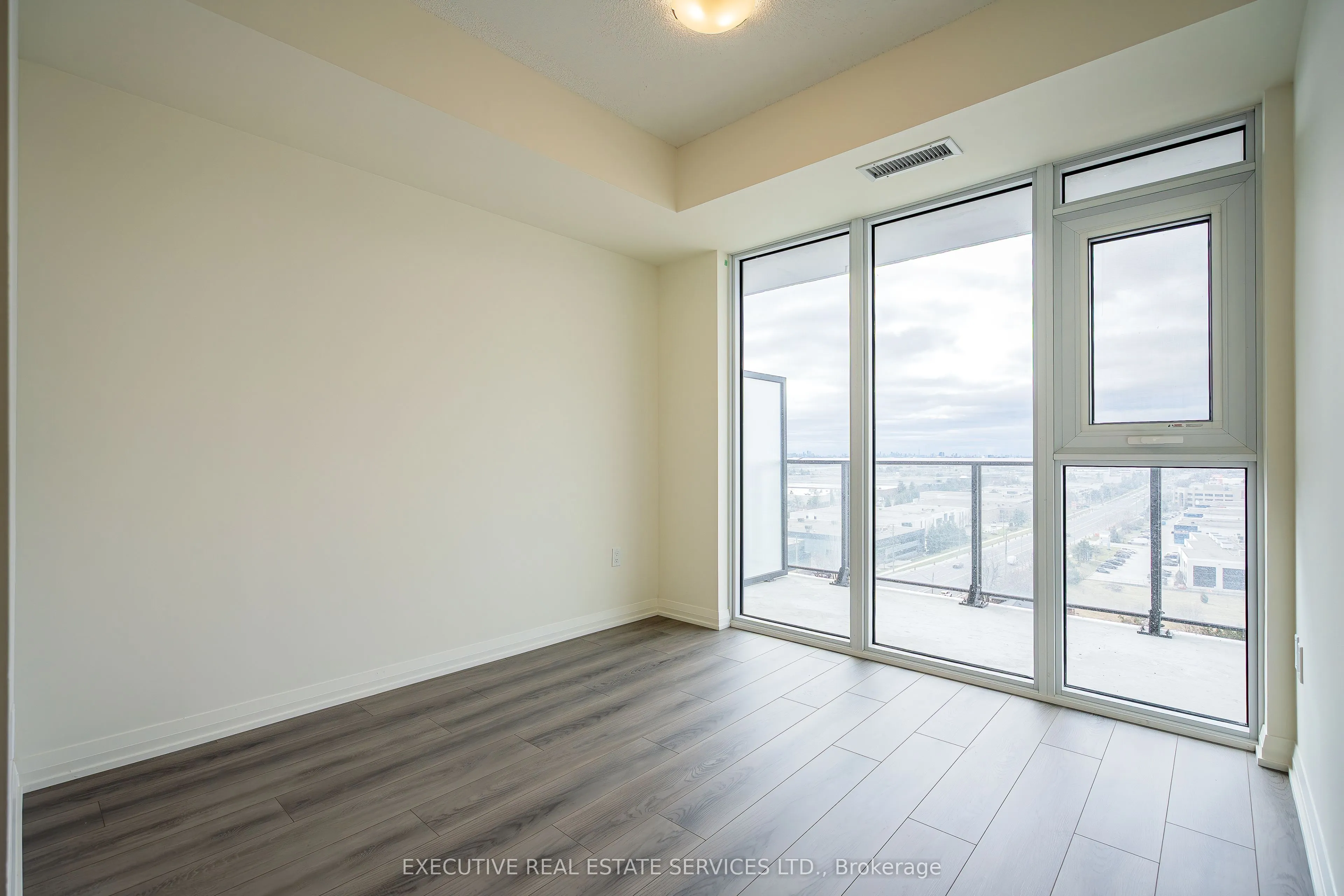 8960 Jane Street, #1112