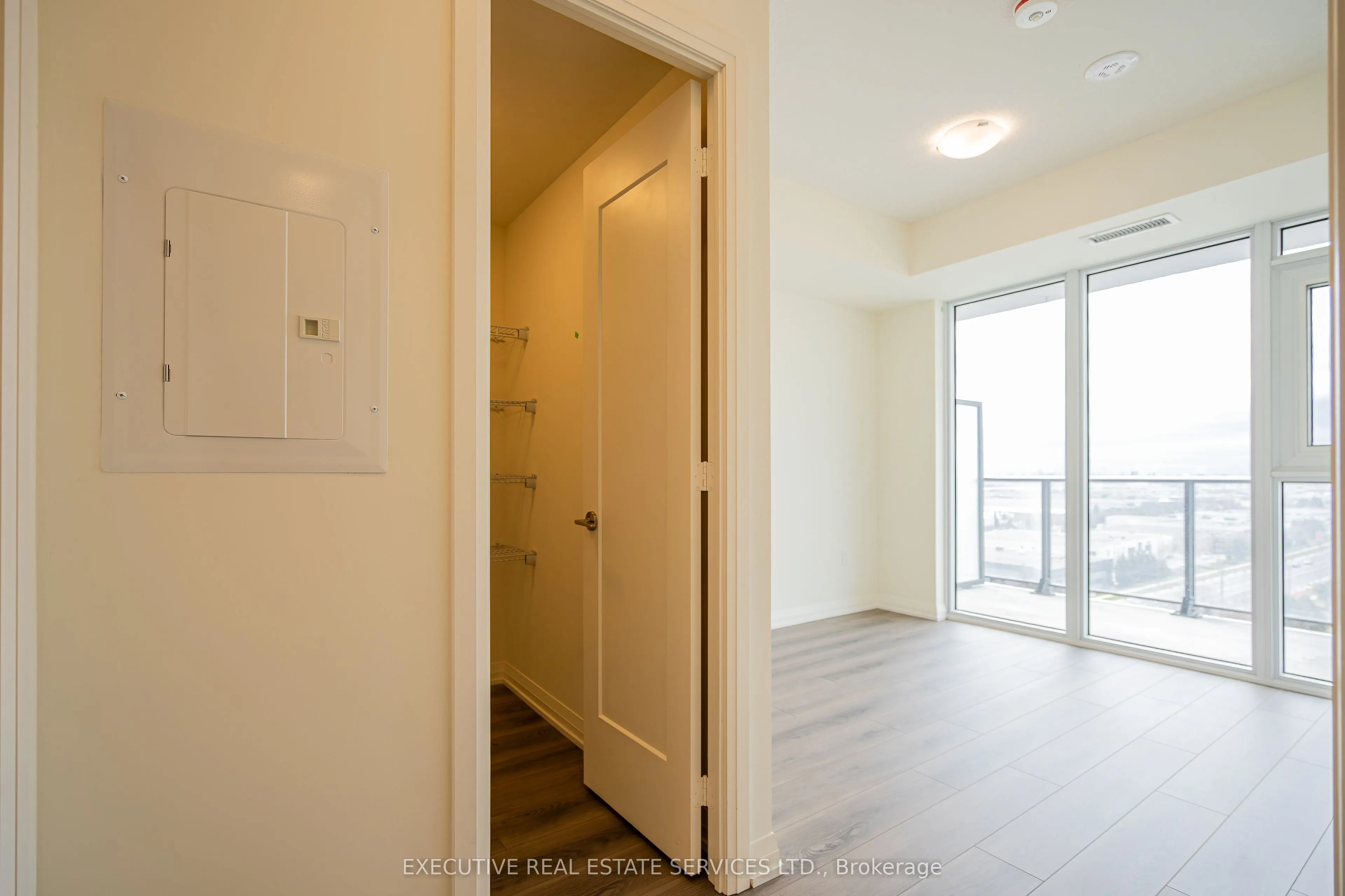 8960 Jane Street, #1112