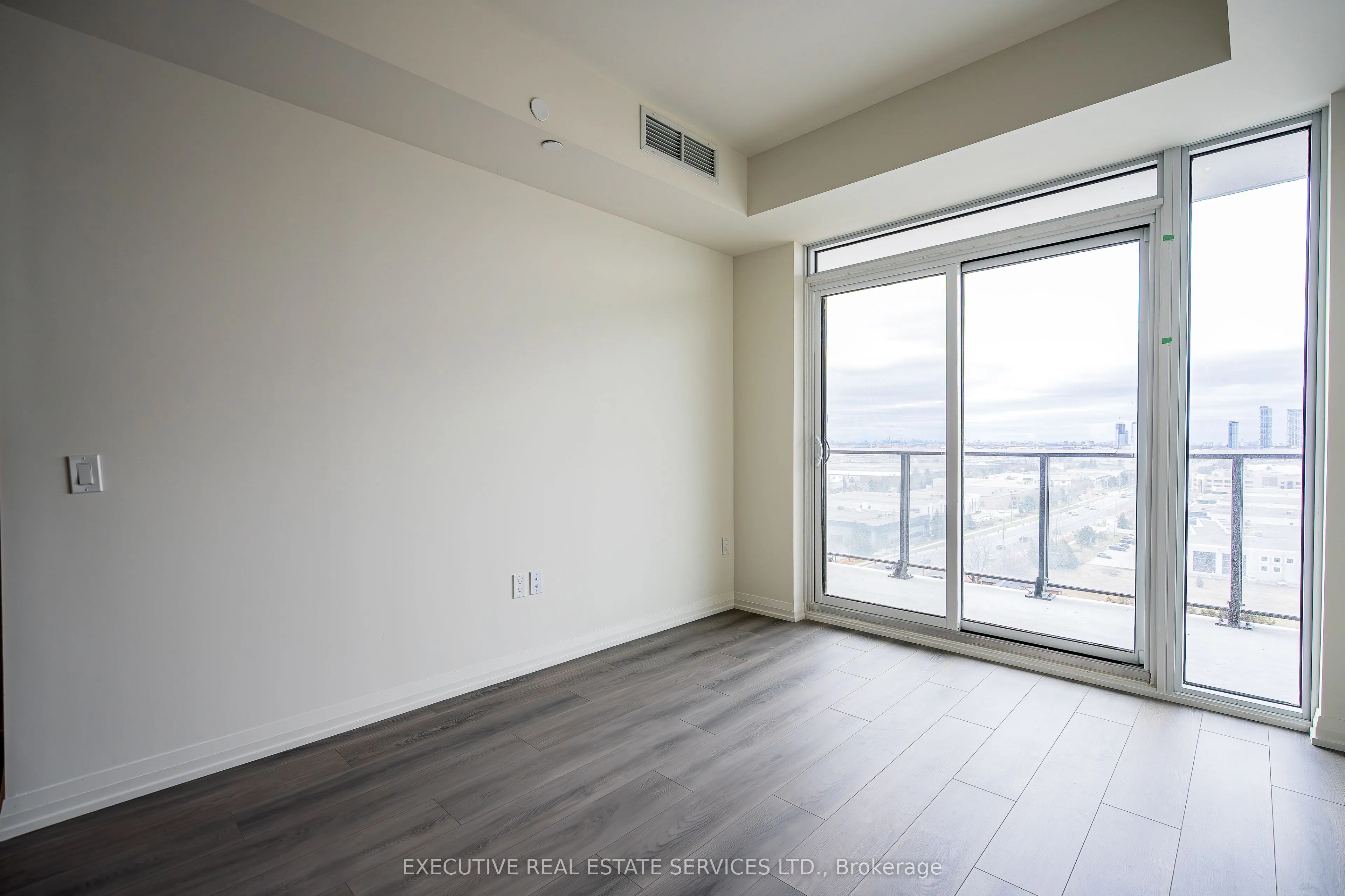 8960 Jane Street, #1112
