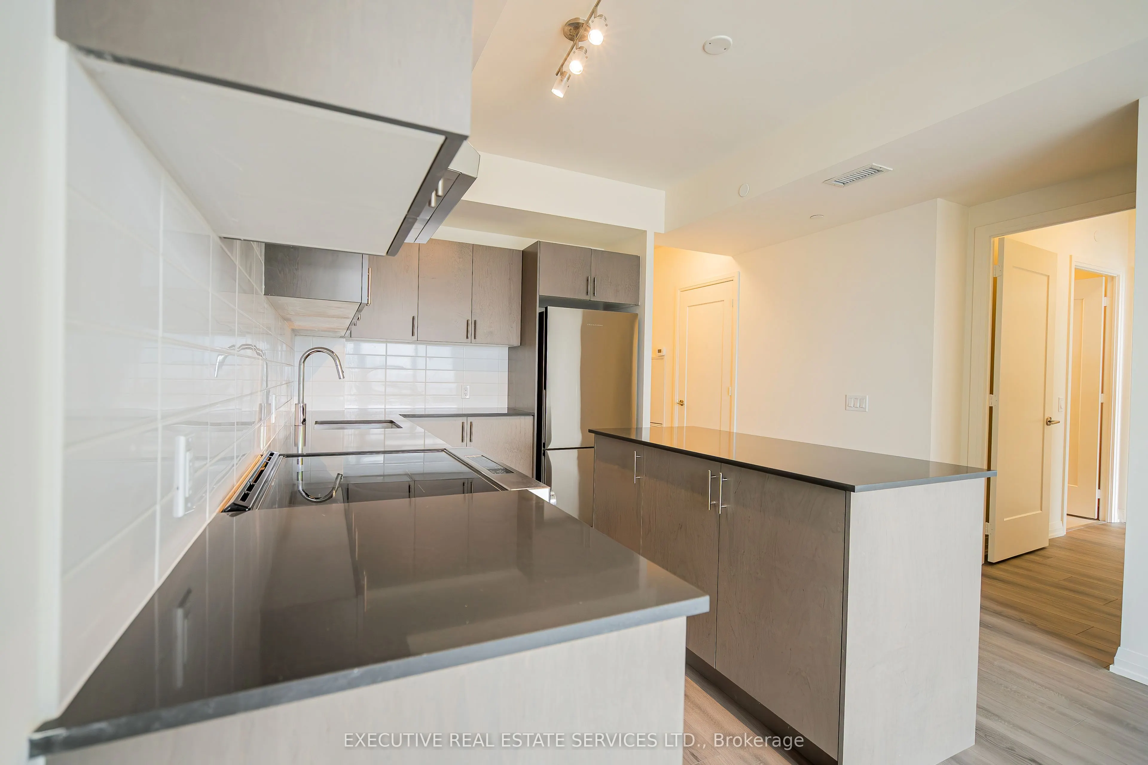 8960 Jane Street, #1112