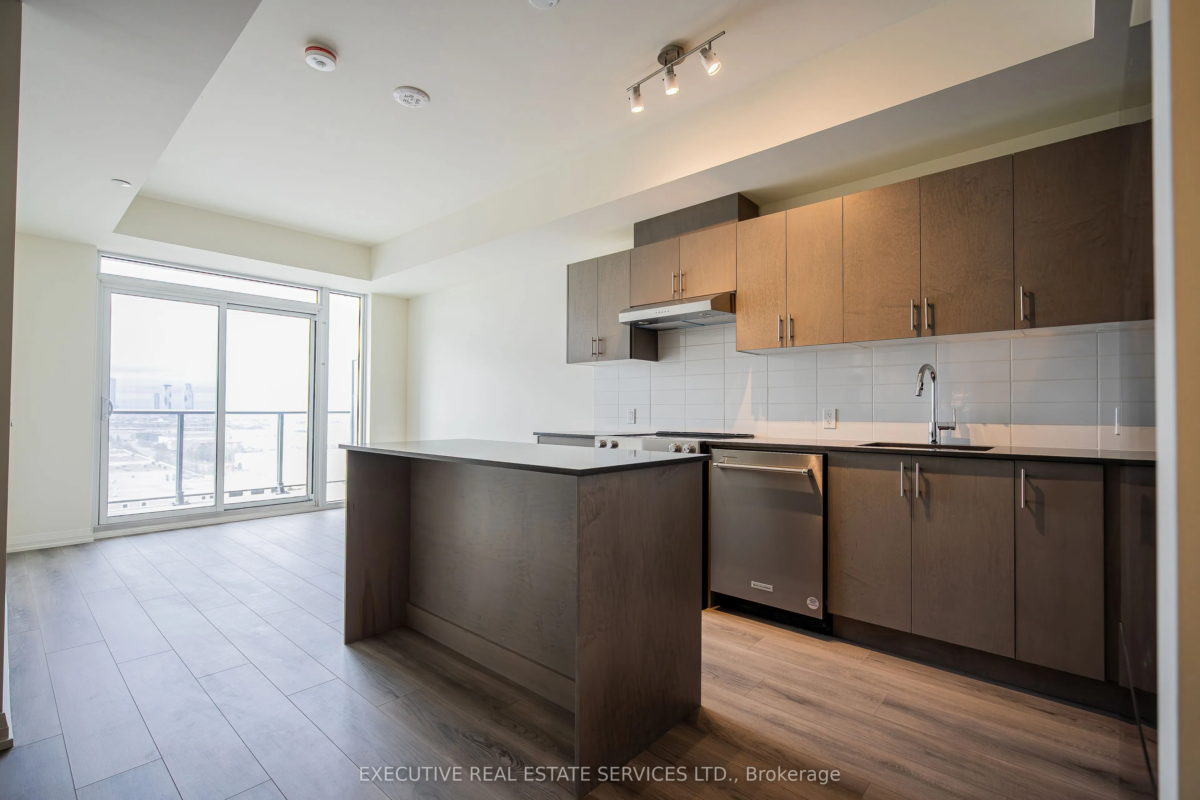 8960 Jane Street, #1112