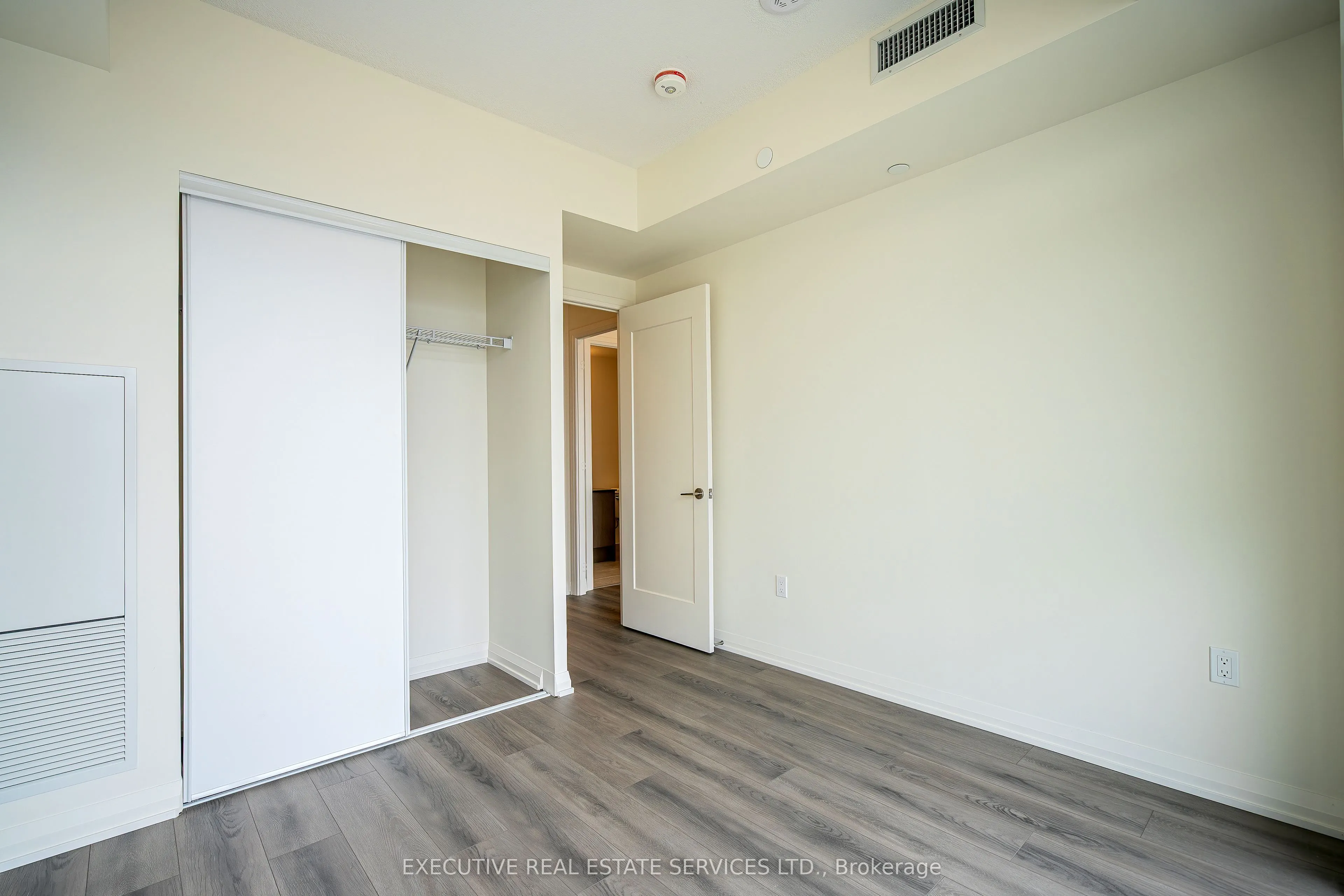 8960 Jane Street, #1112