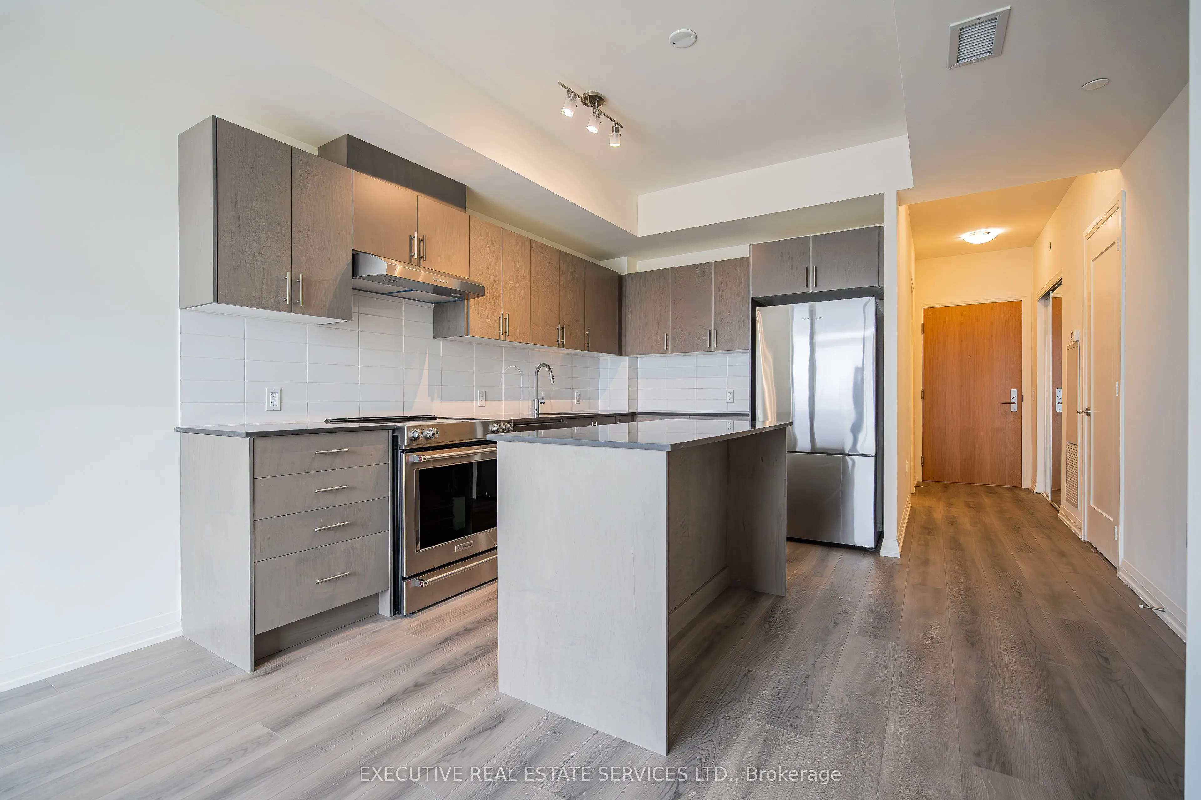 8960 Jane Street, #1112