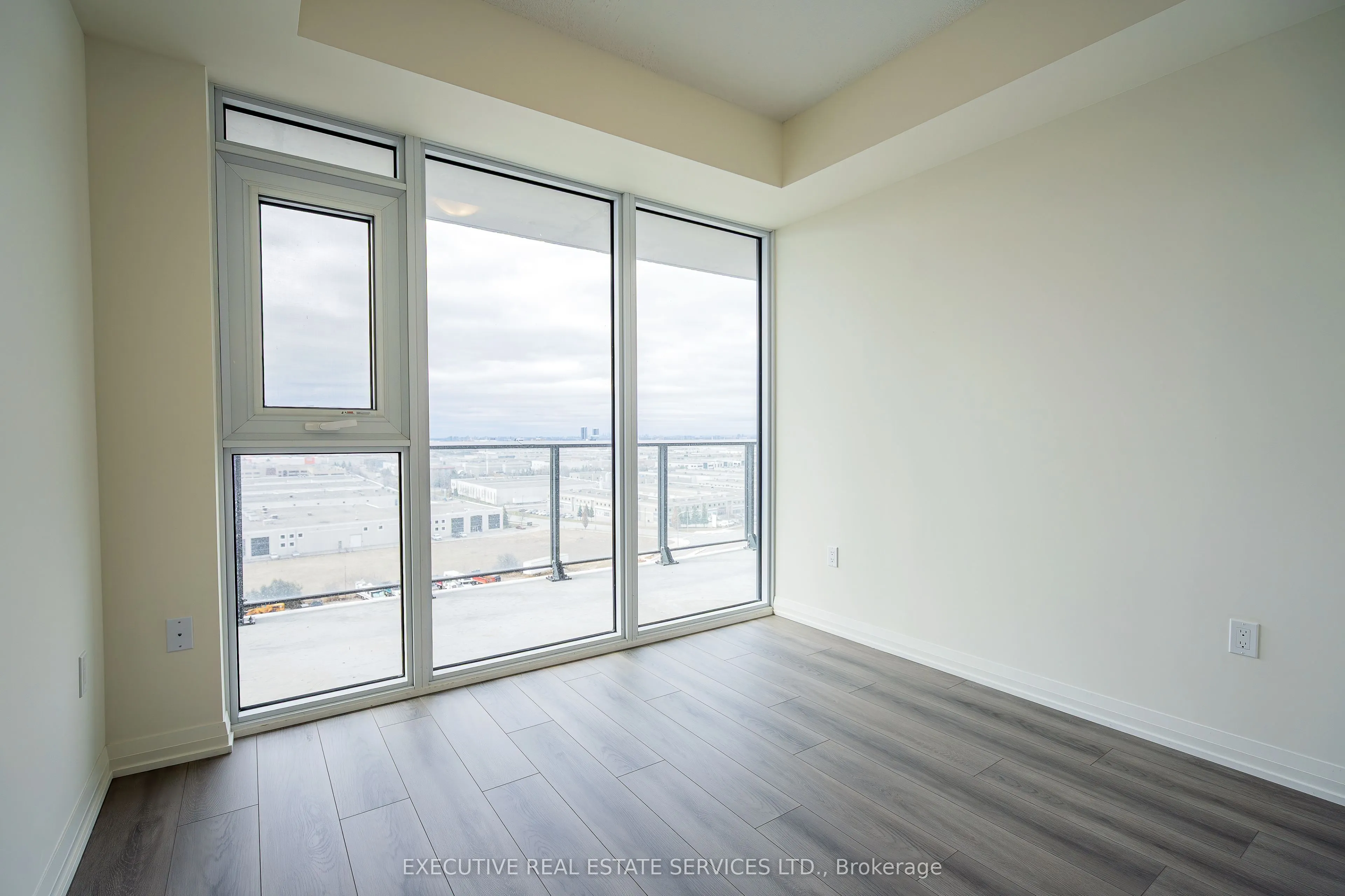 8960 Jane Street, #1112