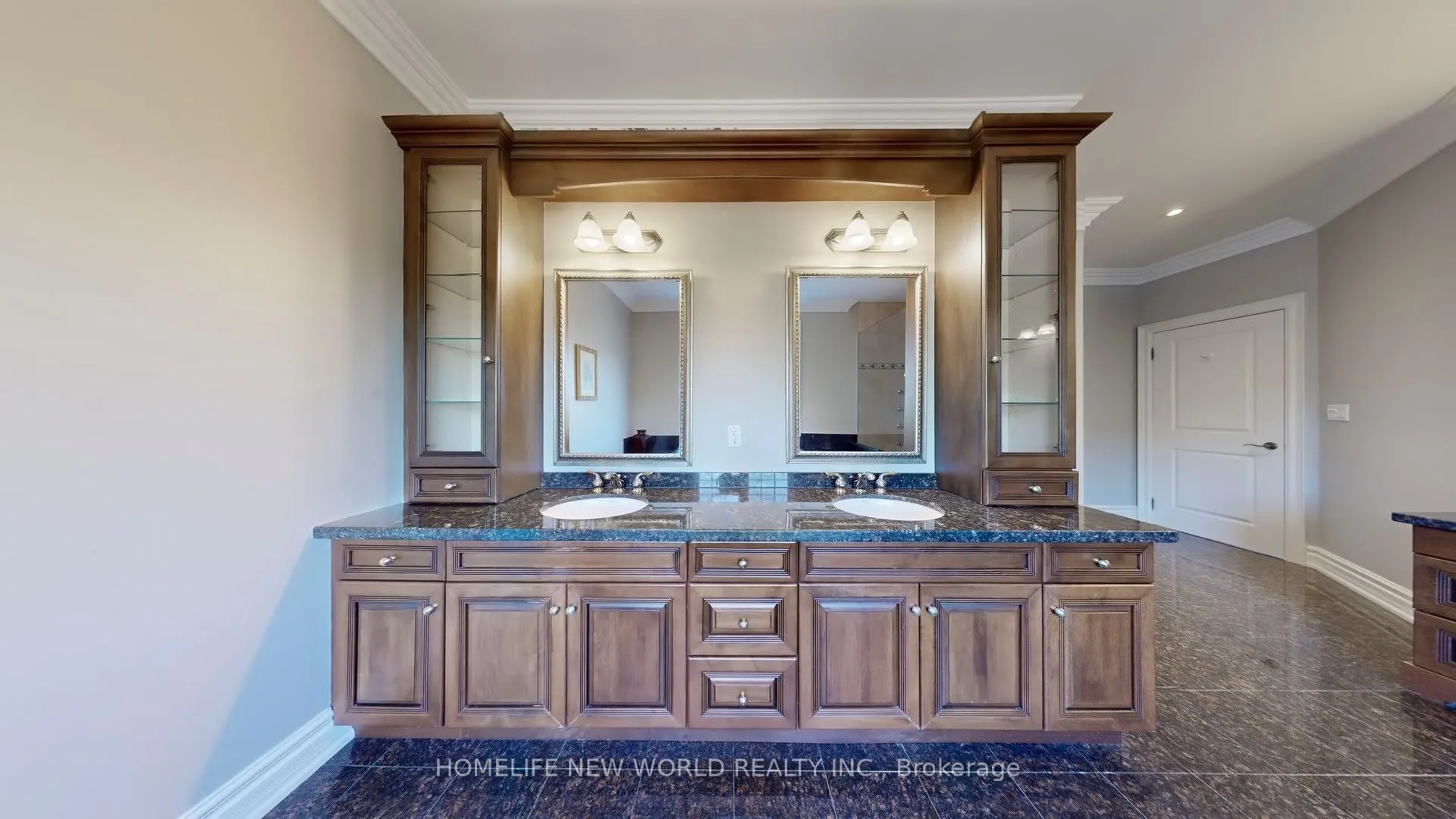 198 Kennedy Street W