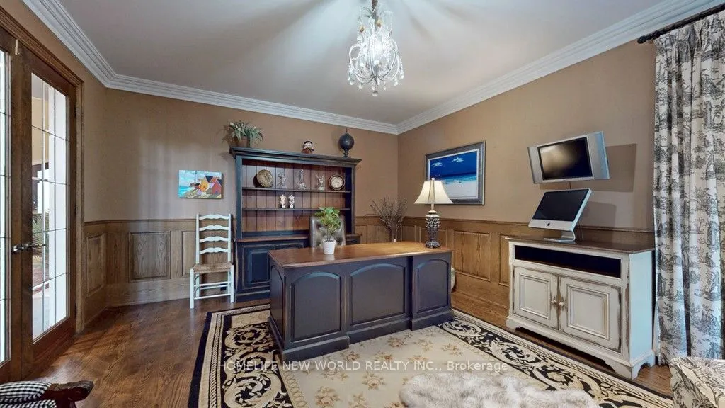 198 Kennedy Street W