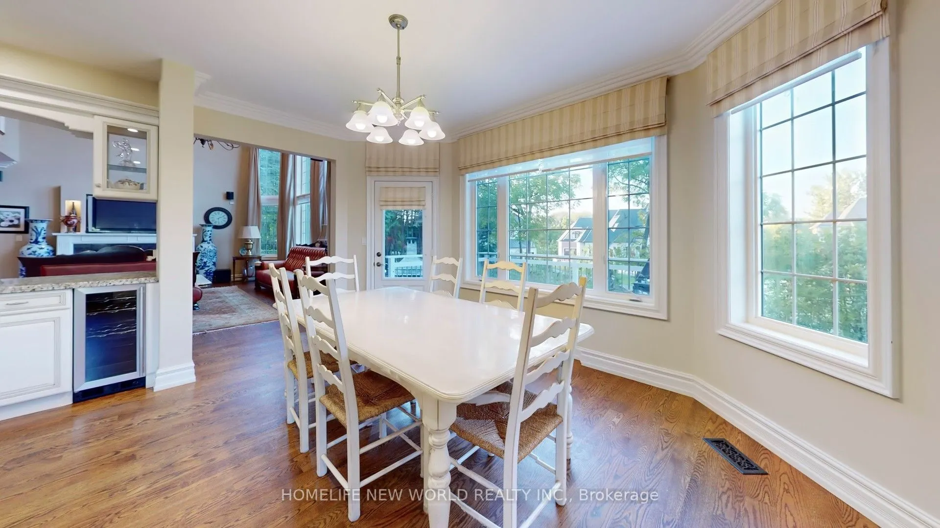198 Kennedy Street W