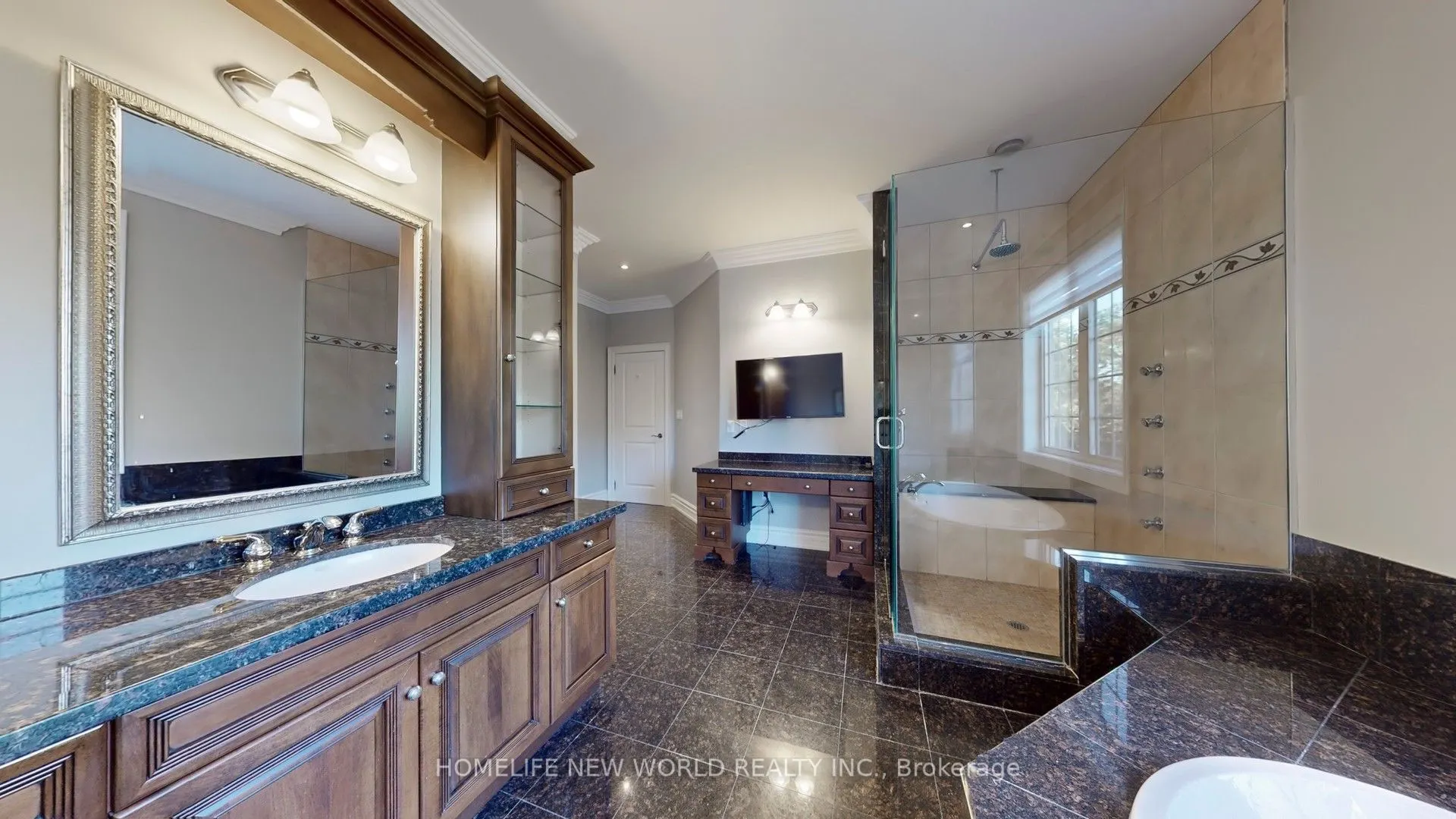 198 Kennedy Street W